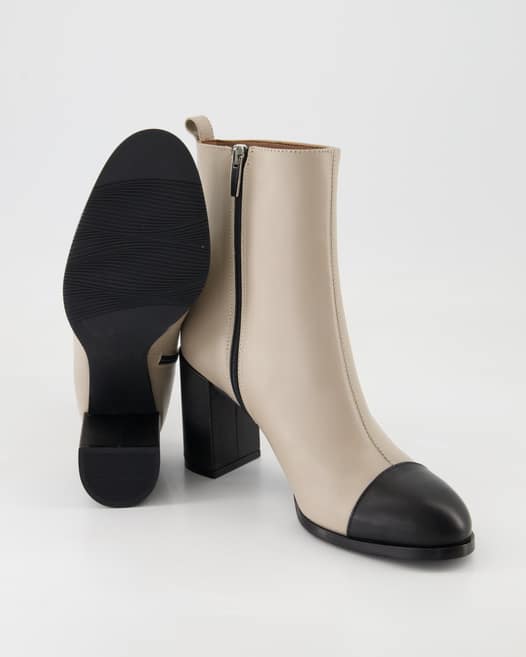 Konstantin Starke Vitello Tortora / Mousse Nero Stiefeletten in Beige