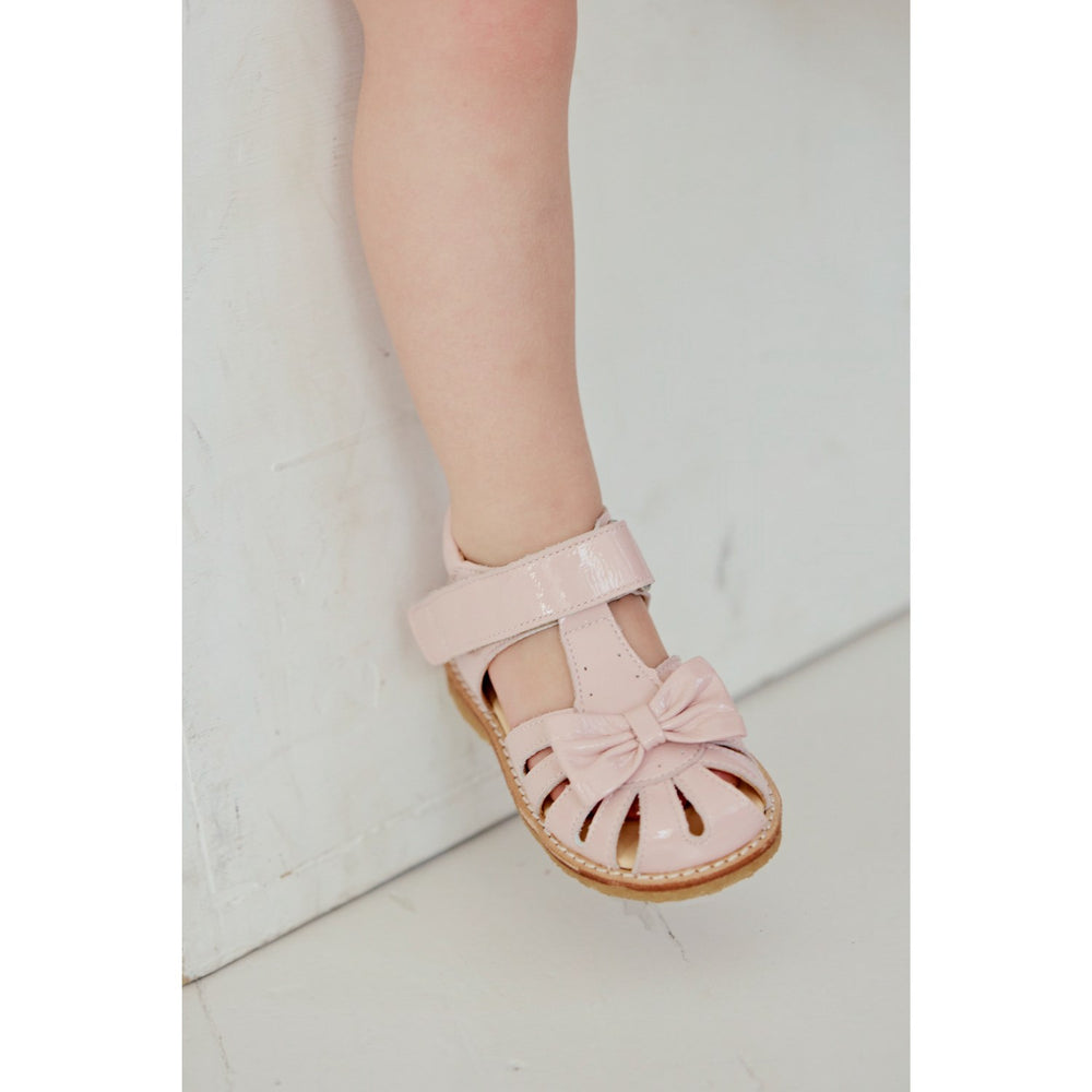 Køb Angulus Rosebud Begynder Sandal Med Sløjfe Og Velcro Lukning