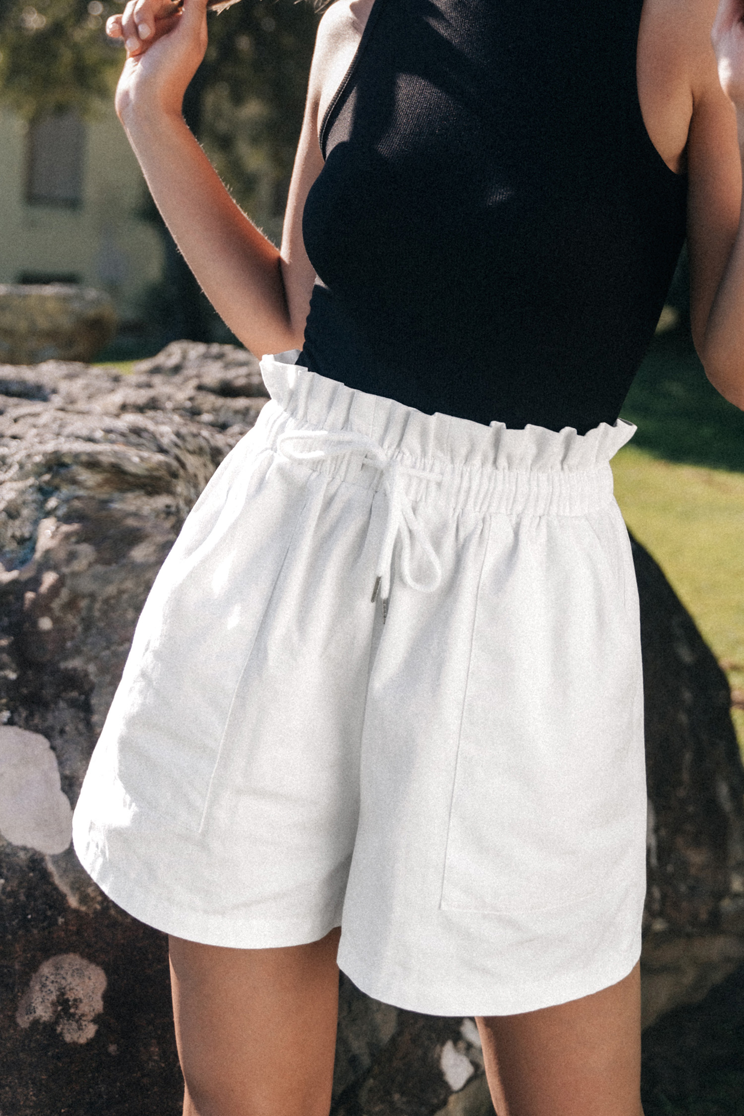 Short en pur coton à jambe large et taille froncée blanc