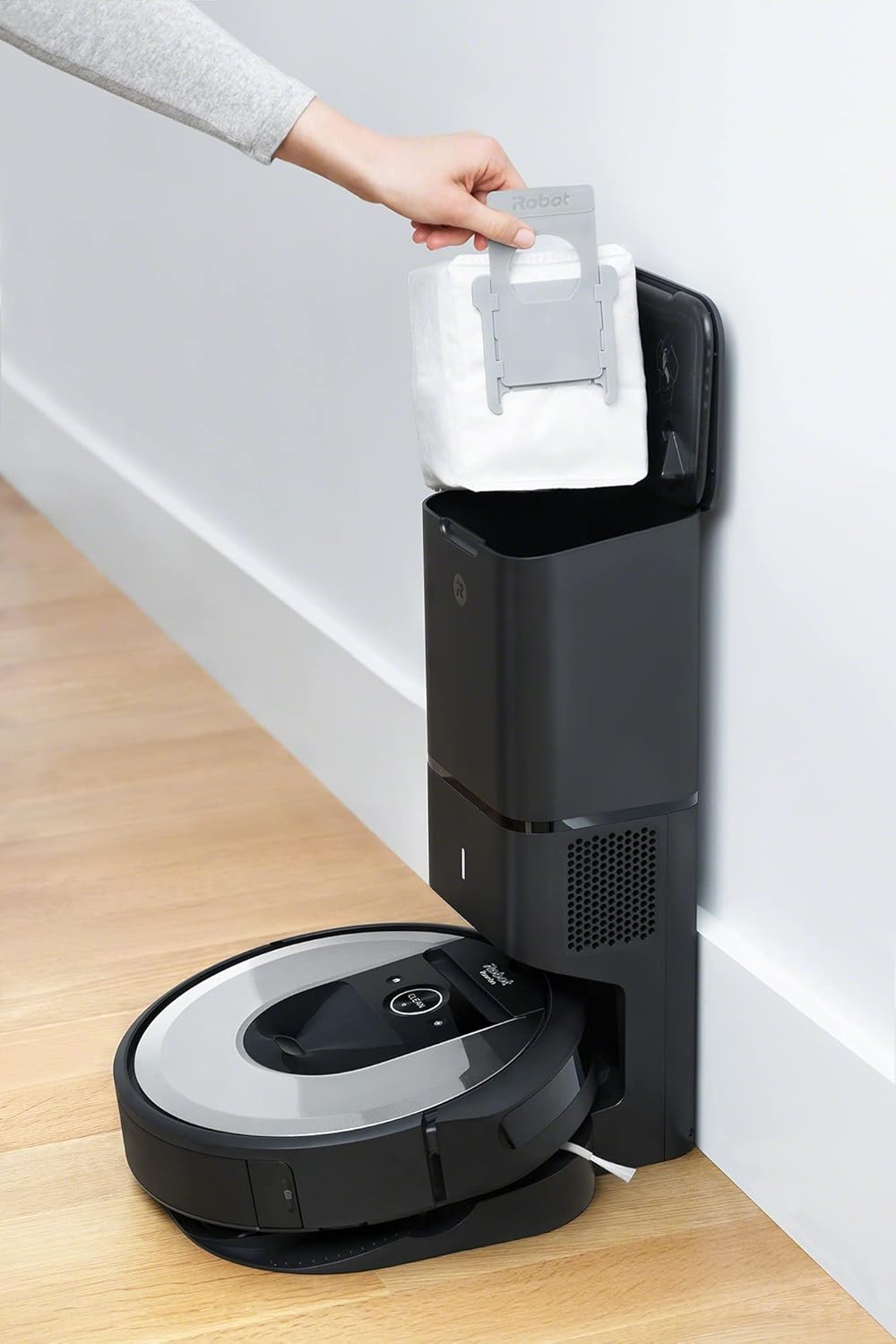 iRobot Roomba i7+ (i7556) Saugroboter, automatische Absaugstation, intelligente Raumerfassung, Zeitplanreinigung, 2 Multibodenbürsten, WLAN Staubsauger Roboter, App-Steuerung, Ideal für Tierhaare