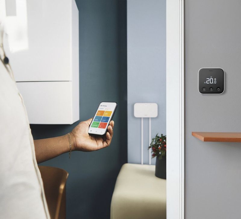 tado° - Smart Thermostaat X - Draadloze Slimme Thermostaat - Zwart/Wit