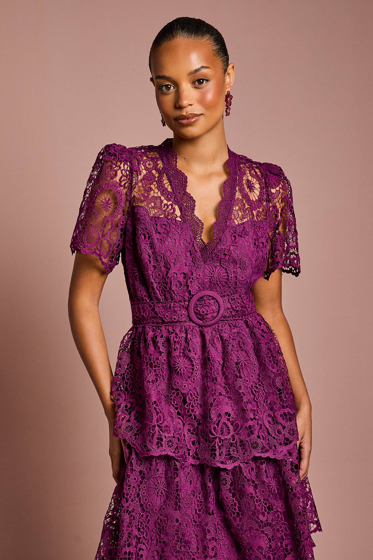 Coast Robe Midi en Dentelle à Manches Courtes et Col V Étagée Petite