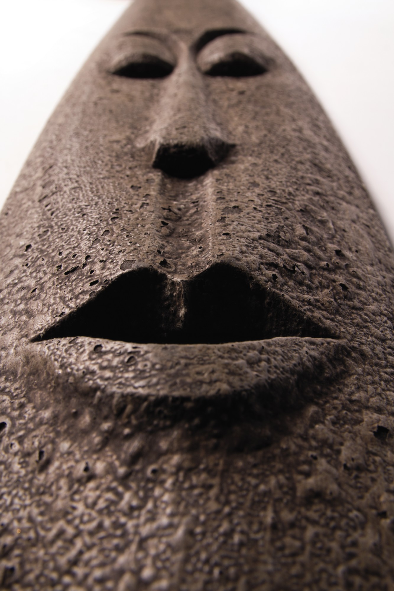 afrikanische Maske, braun, T 3 cm, B 18 cm, H 100 cm von fischer's lagerhaus