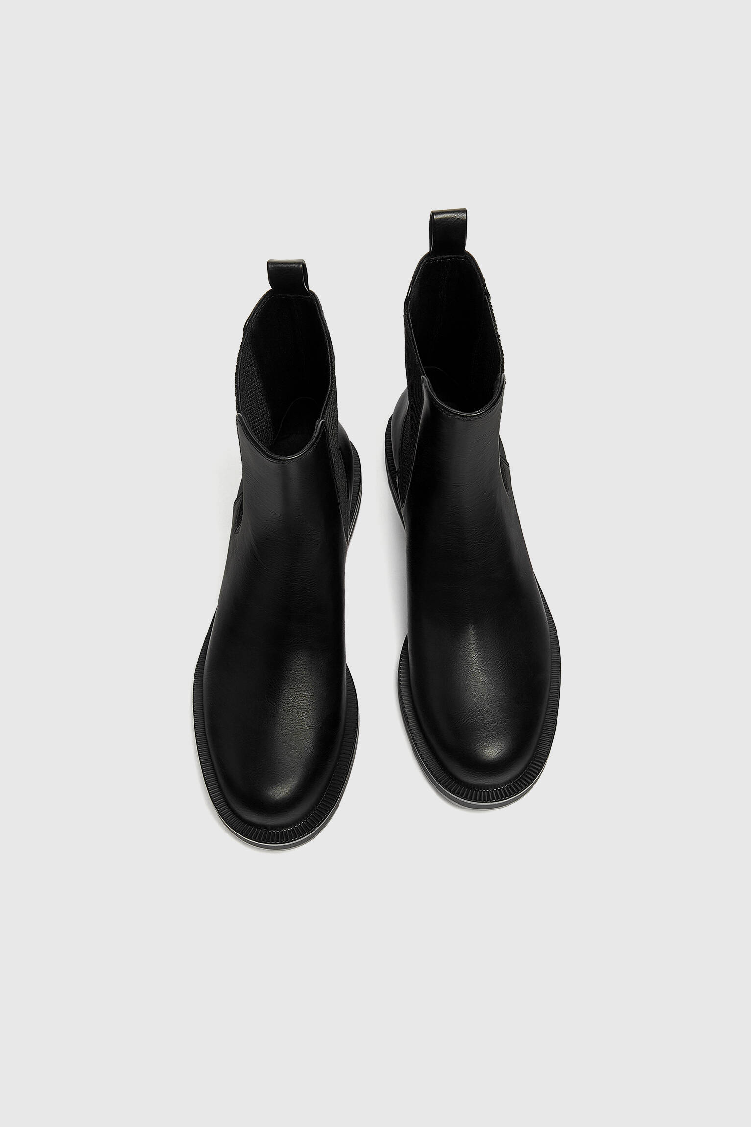 BOTAS DE CANO BAIXO COM ELÁSTICO - PRETAS