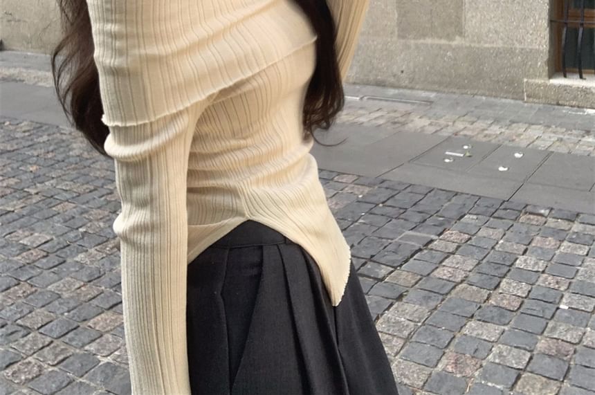 Magimomo - Asymmetrische top met lange mouwen en off-shoulder ribbreisel