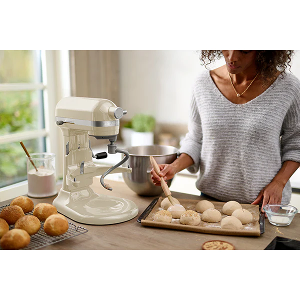 Robot pâtissier multifonction Artisan à bol relevable 5,6 L crème 5KSM