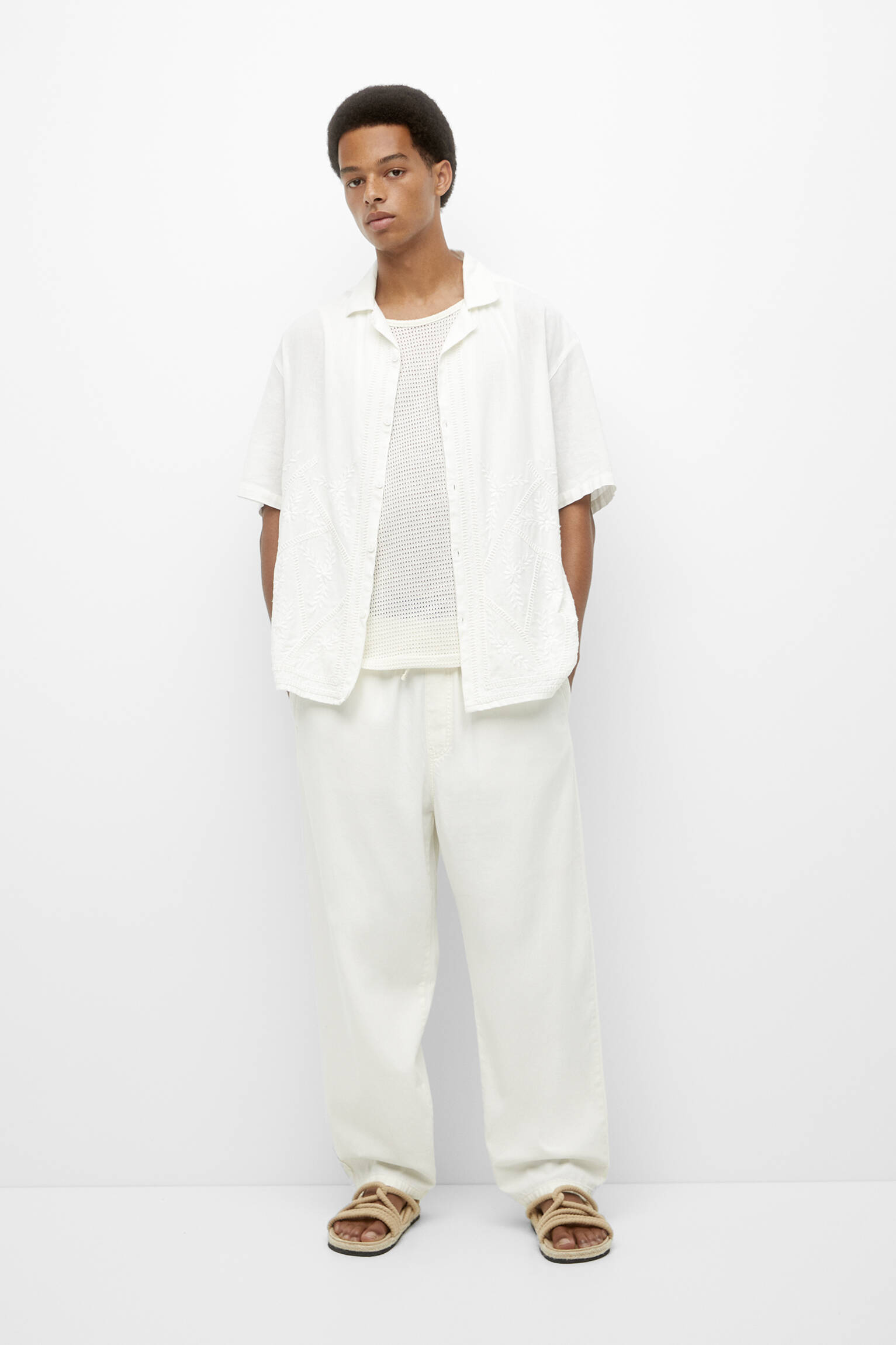 CAMISA BRANCA COM DETALHE NA BORDA - BRANCO SUJO