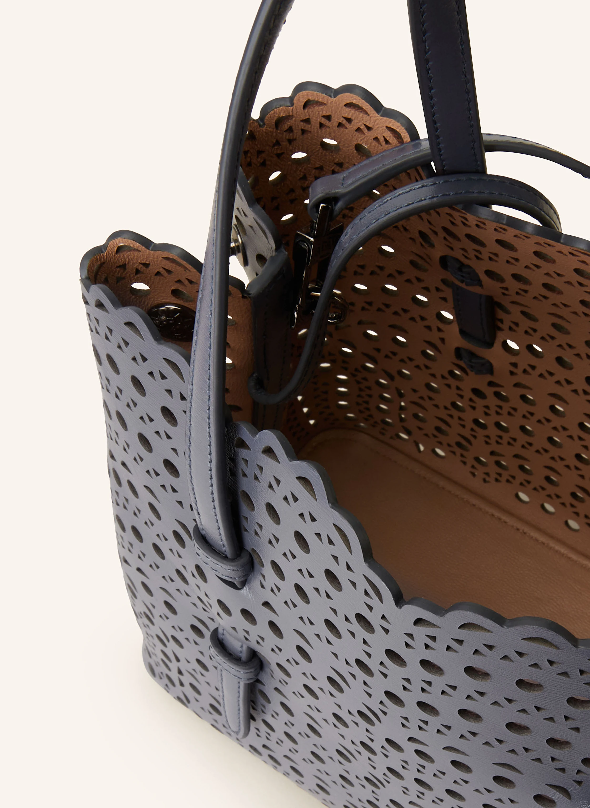 ALAÏA Handtasche MINA 25 mit Pouch