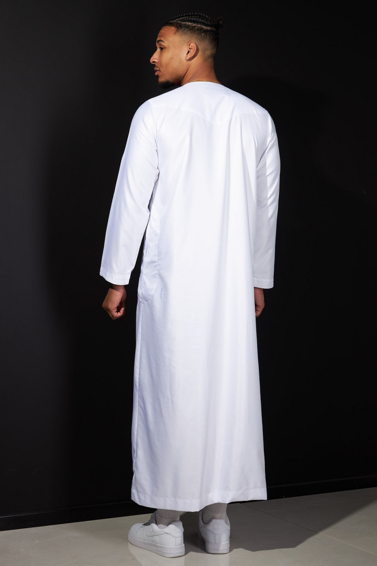 Qamis satiné blanc à pompoms