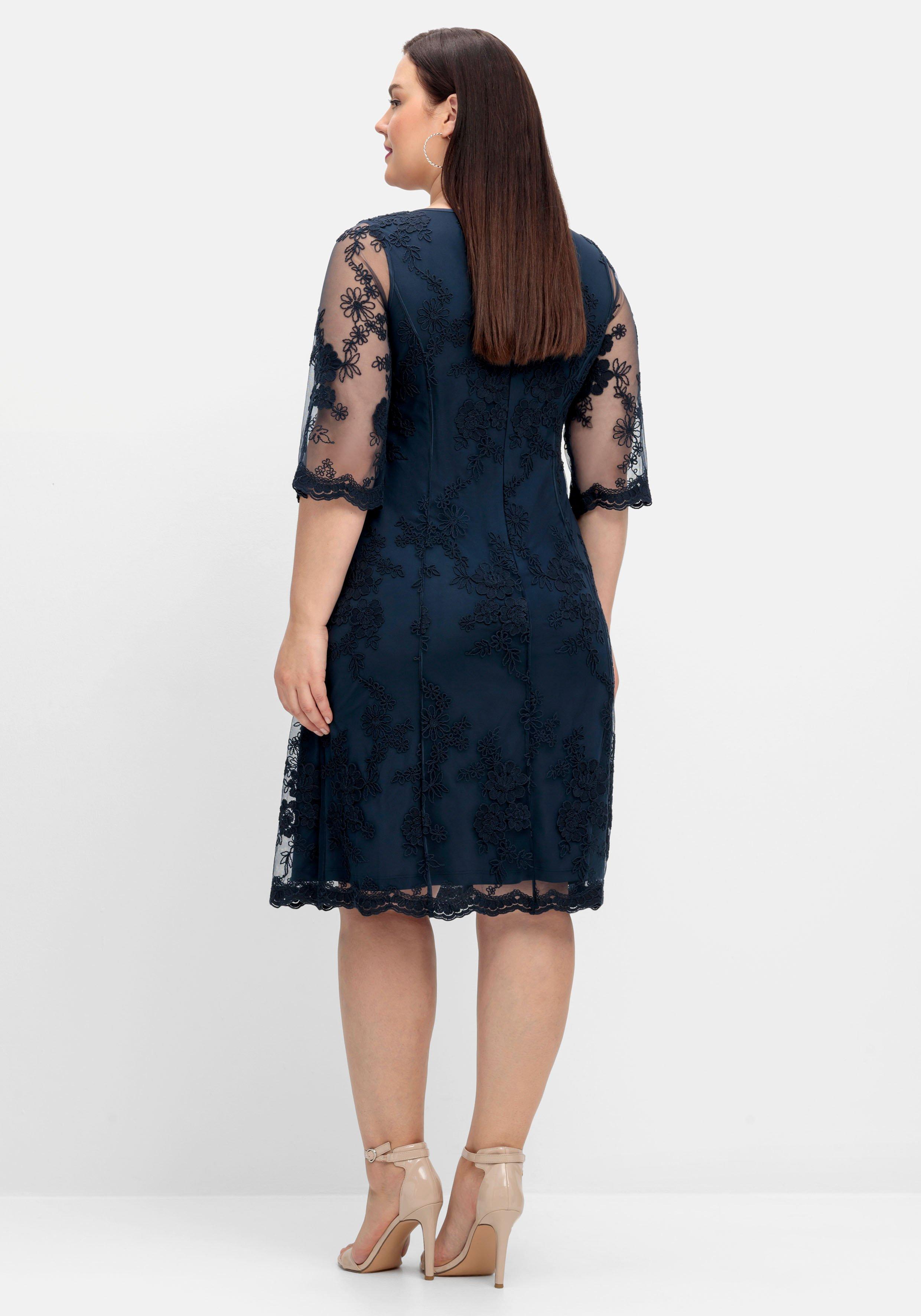 Cocktailkleid aus Mesh, mit floraler Stickerei