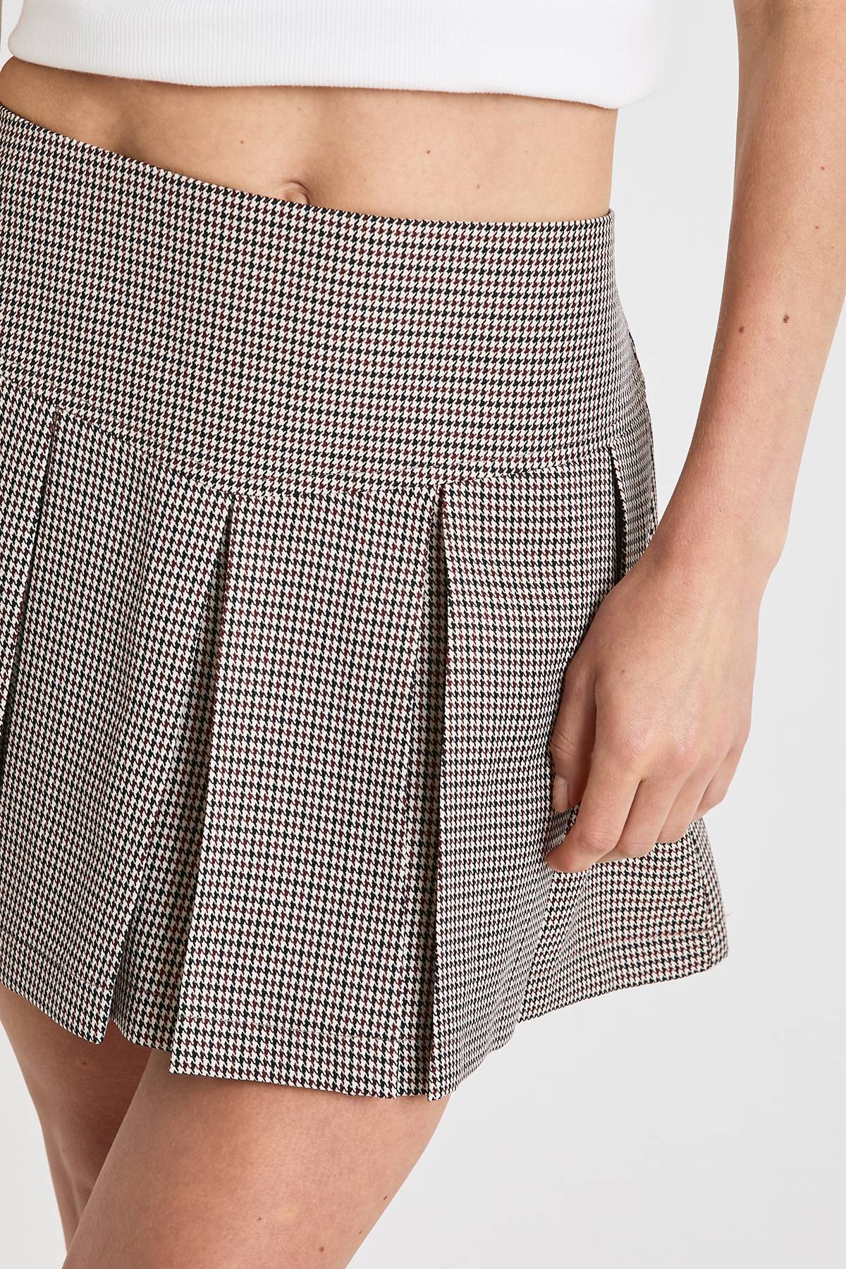 boohoo Petite skort plissée à carreaux Tonal Mini