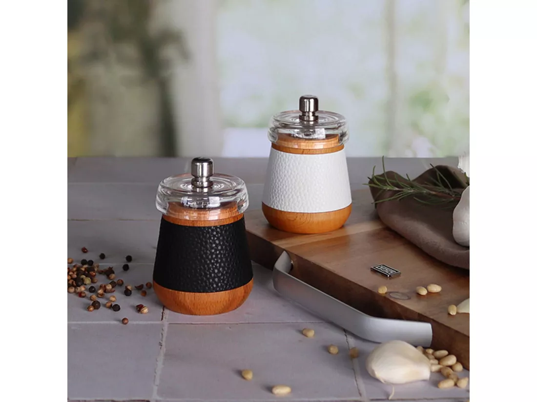 Ogo Living - Moulin A Poivre 8.5cm En Bois De Hetre Effet Cuir Noir
