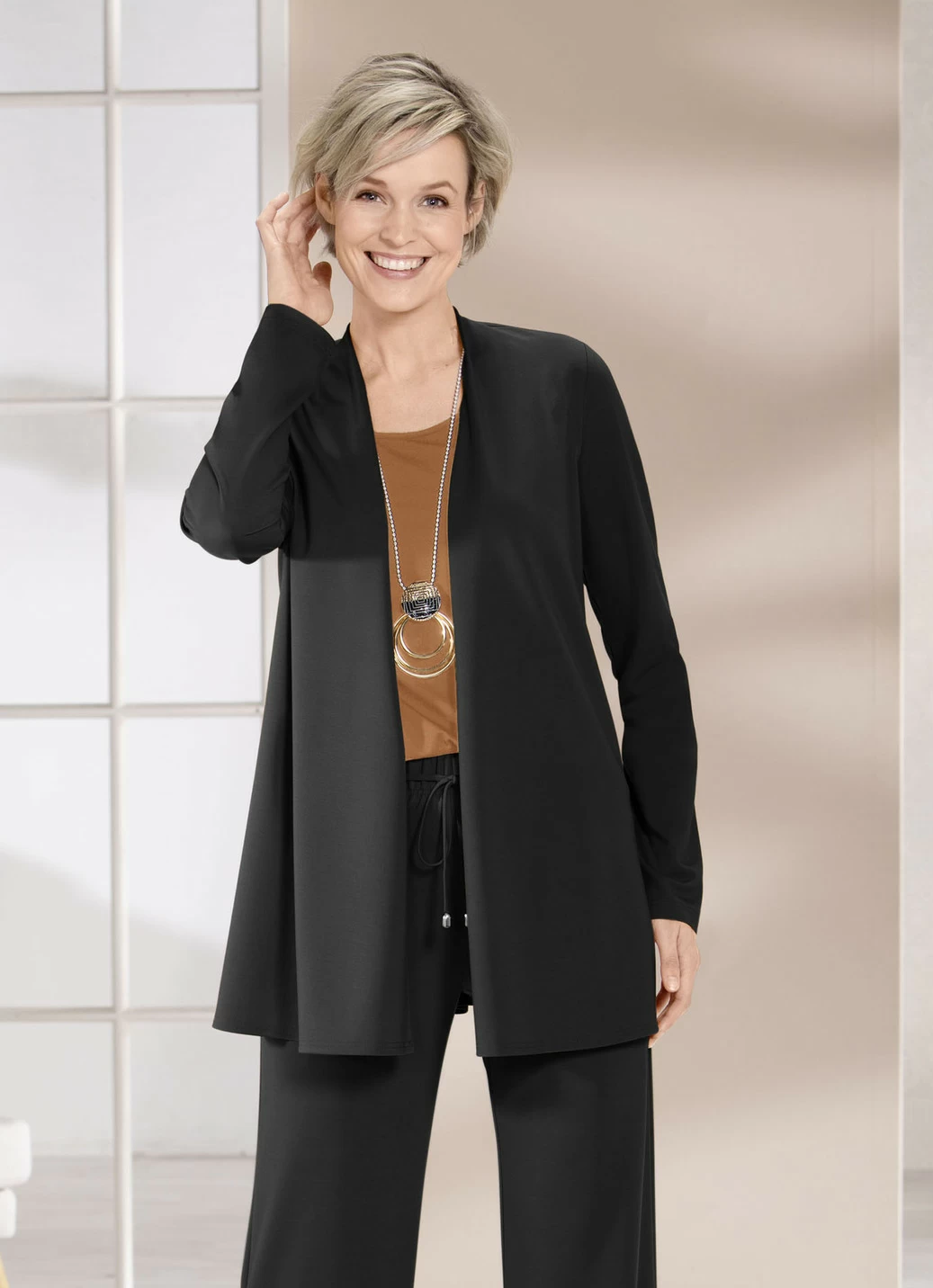 Shirtjacke in verschlussloser Form in 4 Farben