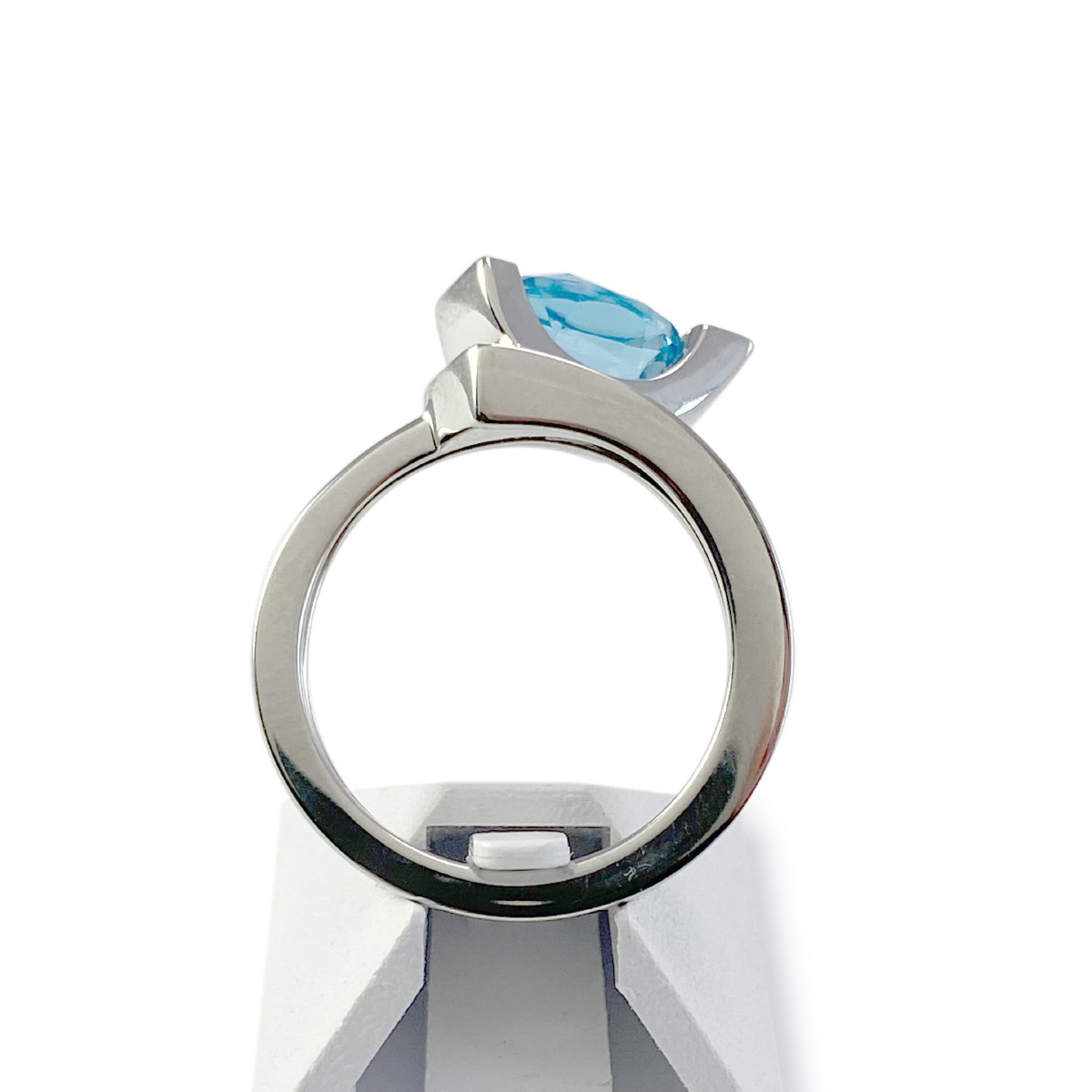 Bague d'occasion or 750 blanc topaze bleue traitée