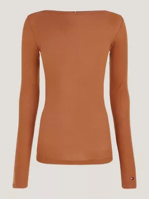 Camiseta de manga comprida com decote canoa e modelagem justa