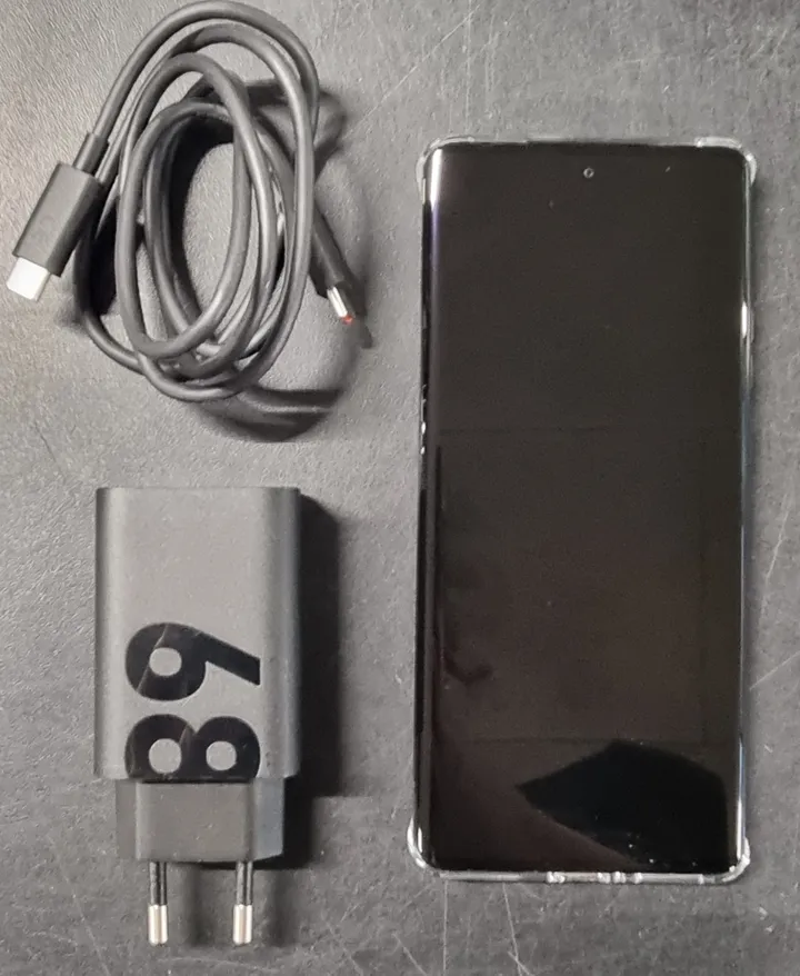 [OUTLET] - Motorola Edge 40 - 5G smartphone - dual-SIM - RAM 8 GB / Intern hukommelse 256 GB - pOLED display - 6.55