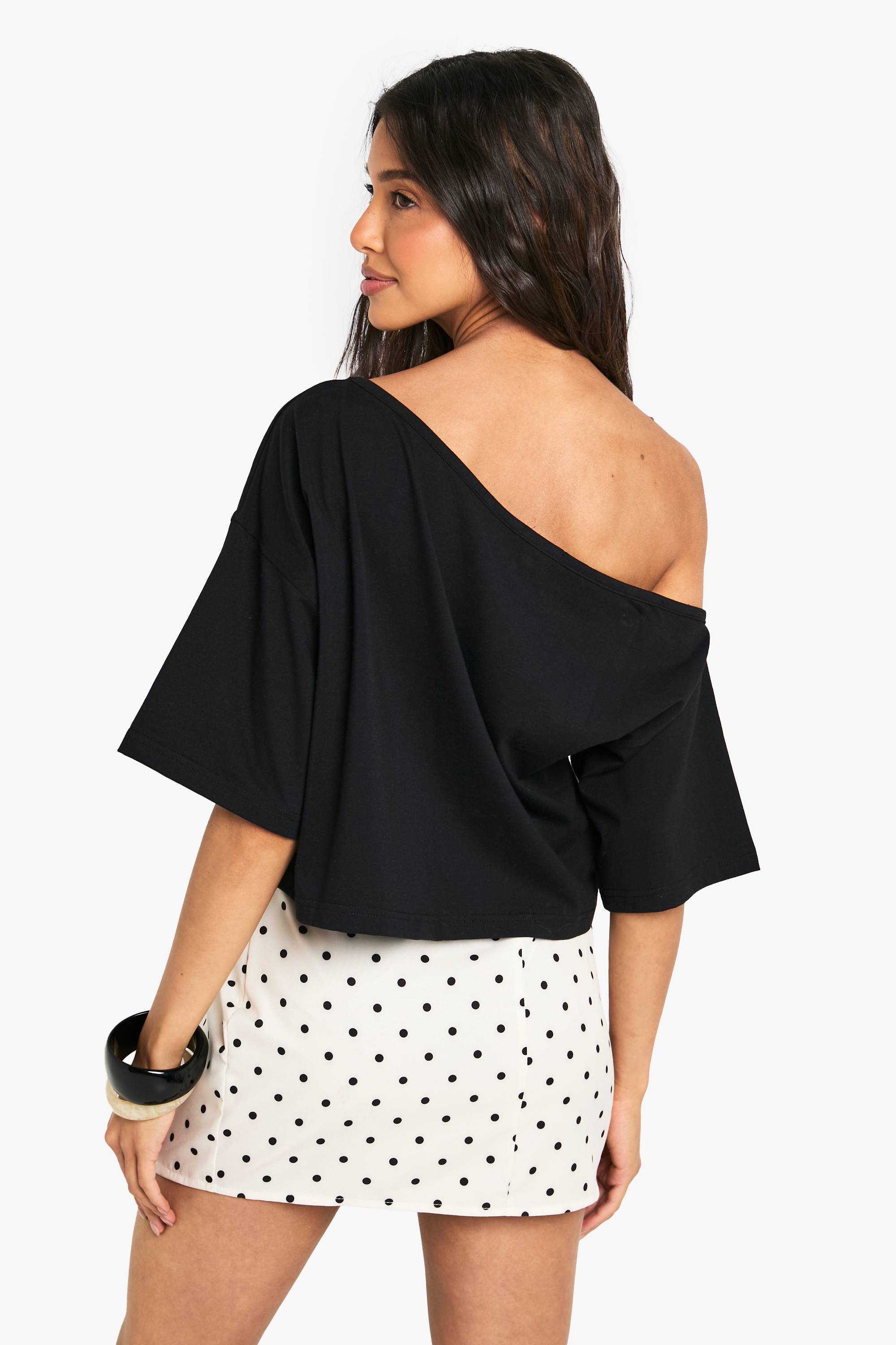 boohoo T-shirt crop boxy à épaules dénudées