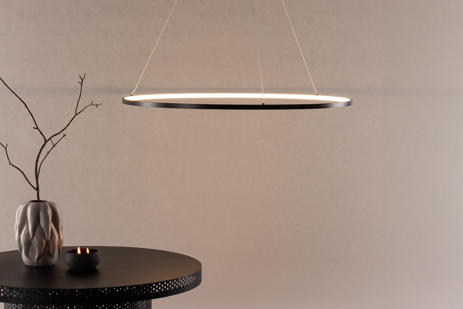 Josefin taklampe Sort aluminium