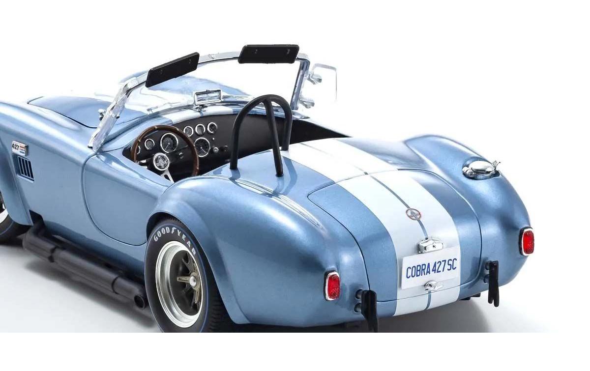 Shelby Cobra 427 S/C Spider, Hellblau-Weiss 1:18<br>Detailgetreues Modellauto für Sammler im Massstab 1:18
