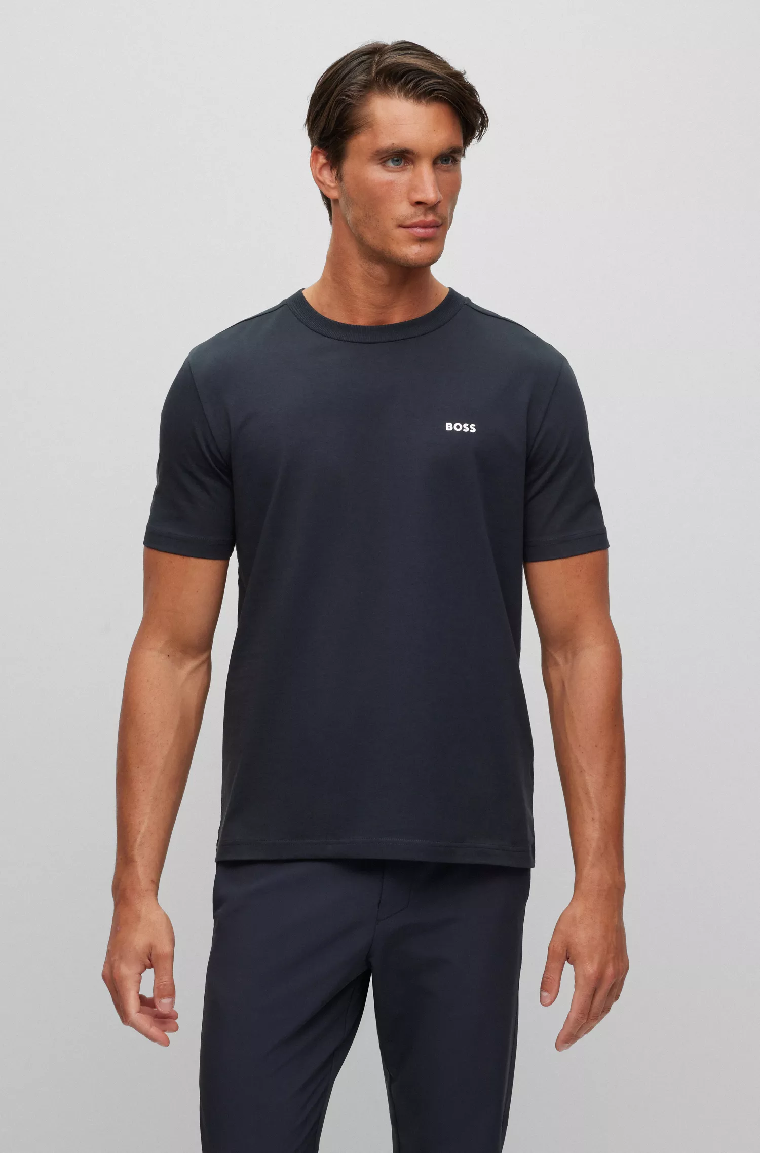 Camiseta BOSS verde em algodão stretch com logotipo contrastante.