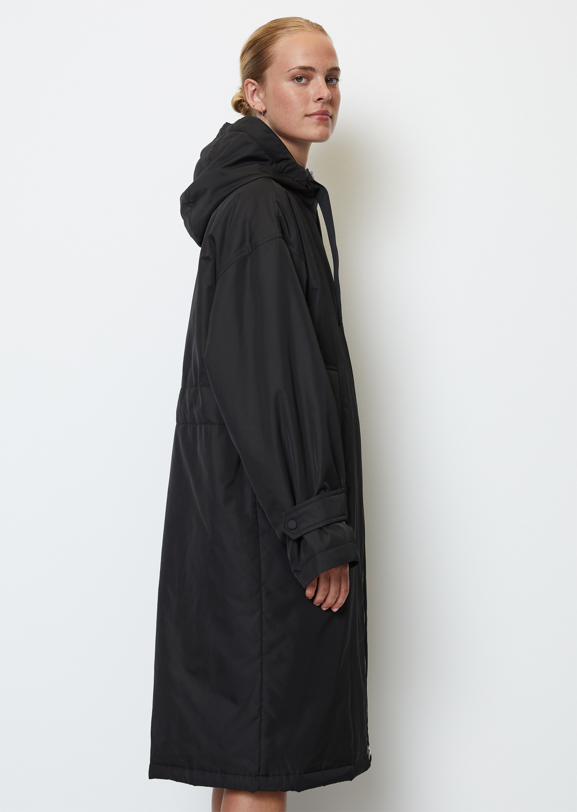 Wattierter Kapuzen-Mantel relaxed aus recyeltem Polyester-Twill WR