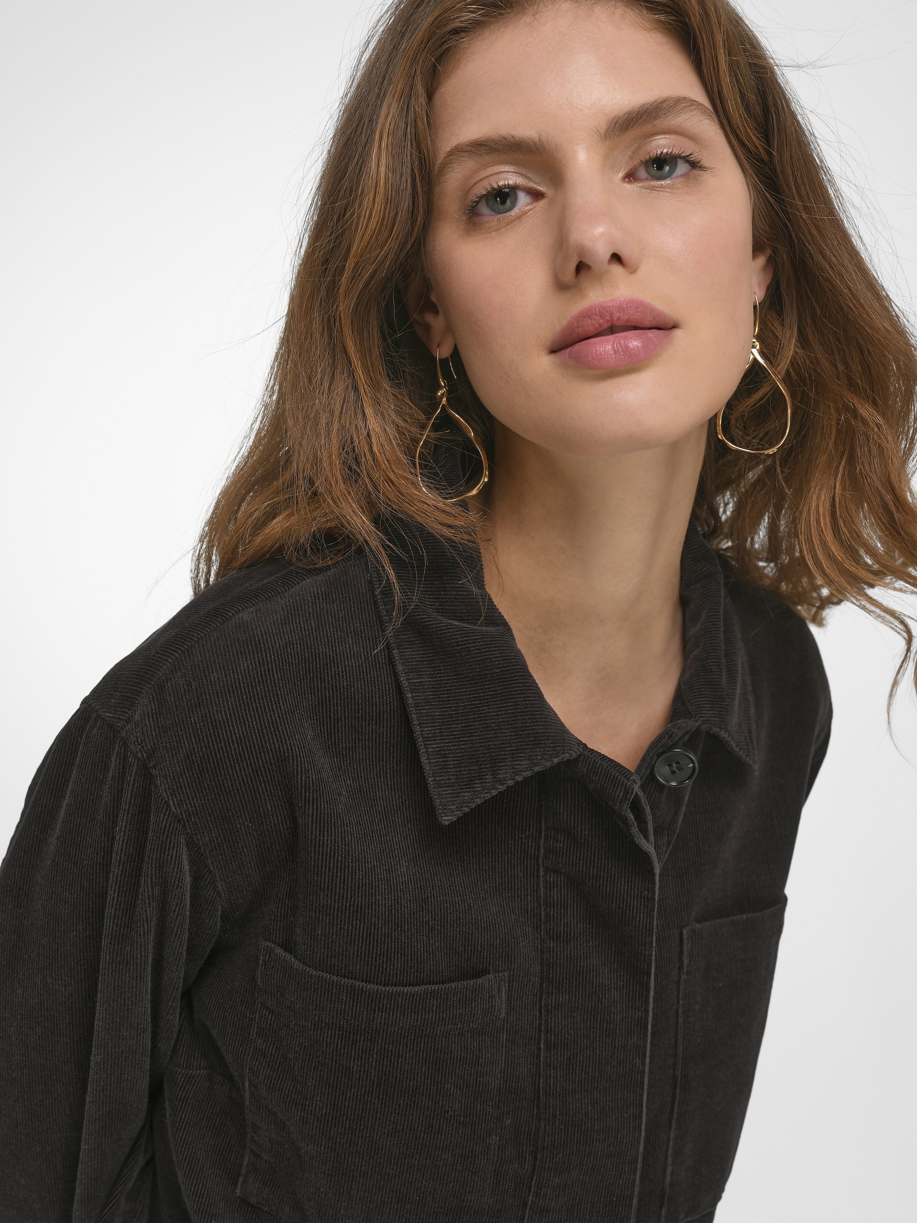 Cordjacke mit Umlege­kragen