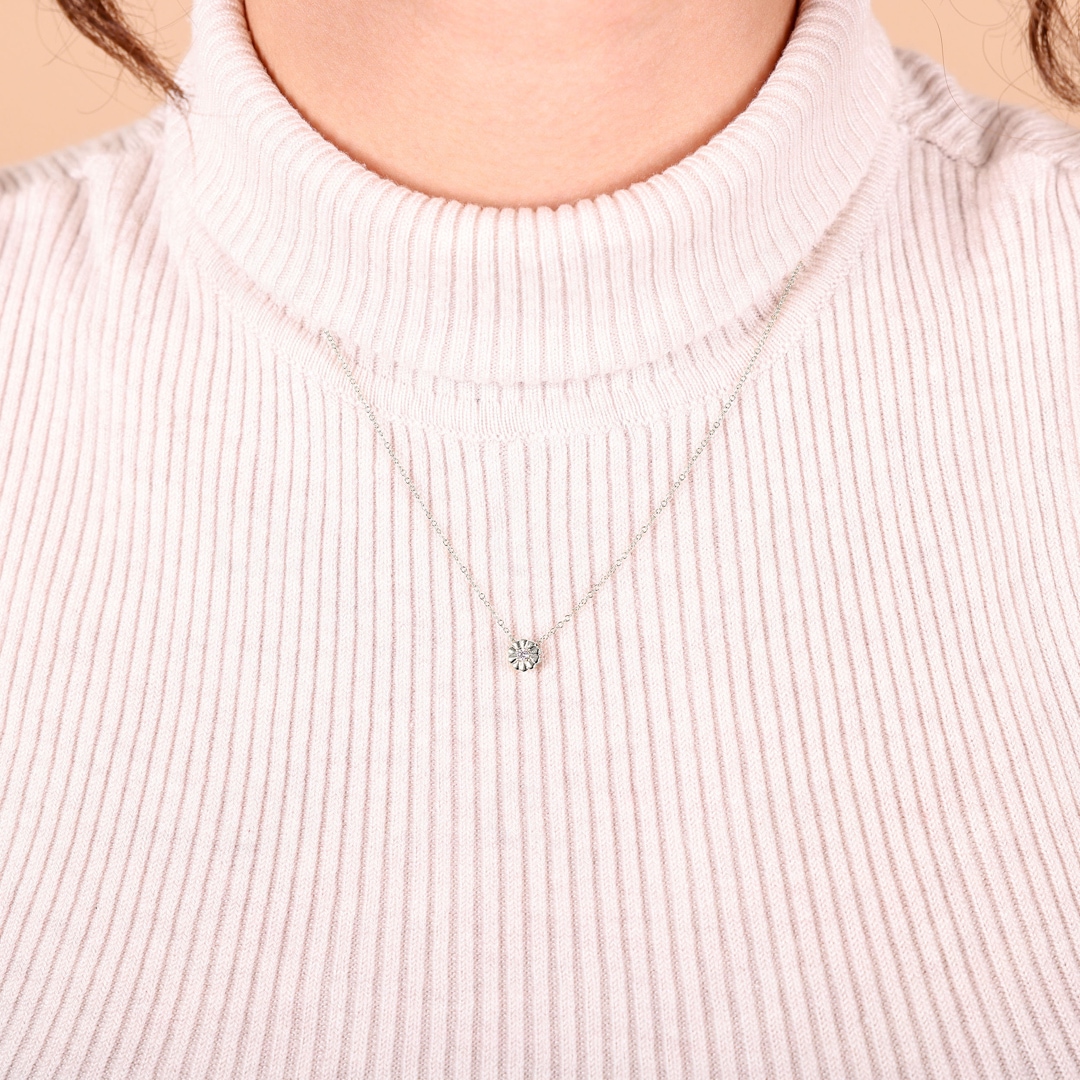 Collier mit Anhänger 750/18 K Weissgold mit Diamant 0.04ct H/Si
