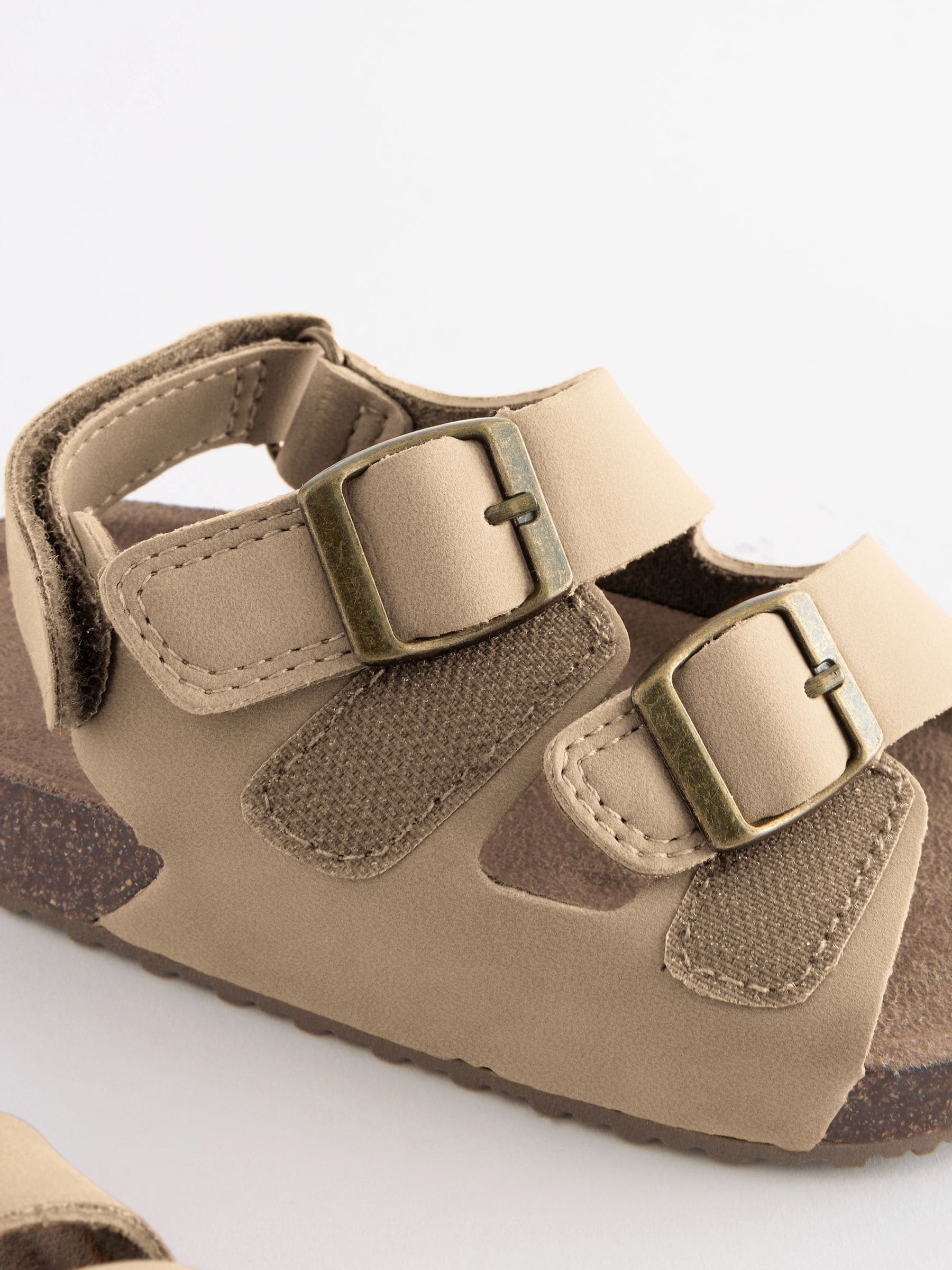 Lichtbeige - Sandalen met verzacht voetbed en twee gespbandjes
