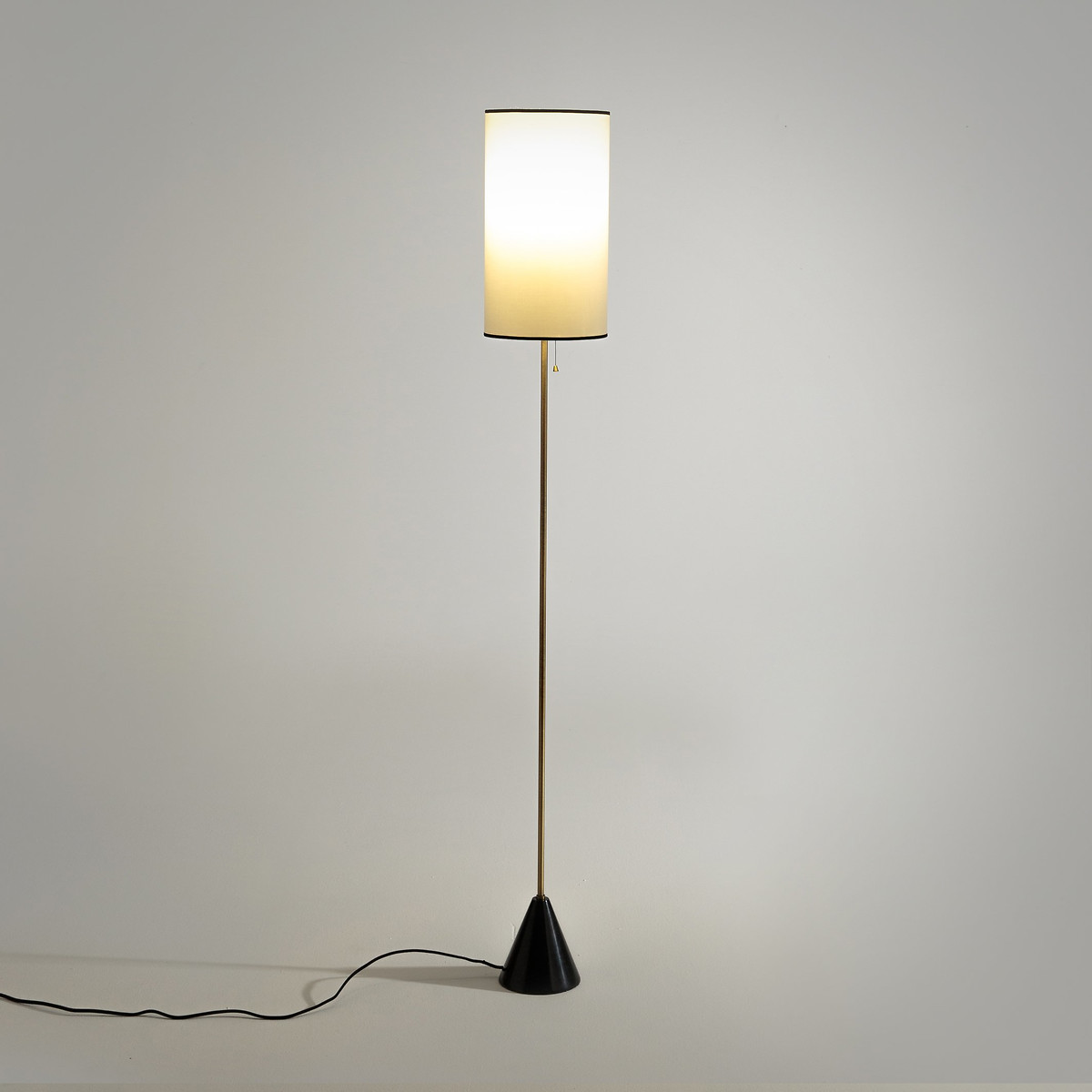 AM.PM<br>Luminária de chão em mármore e latão Sophonie