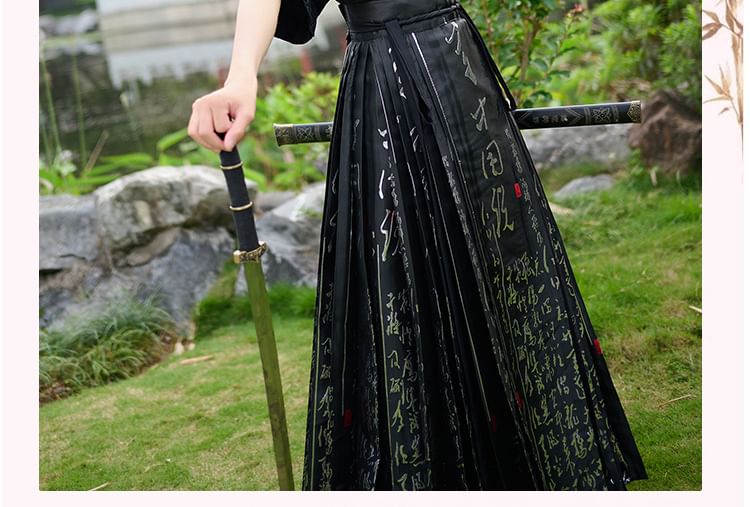 Tangier - Jacquard Hanfu-top met korte mouwen / Maxi Ma Mian-rok met Chinese karakterprint
