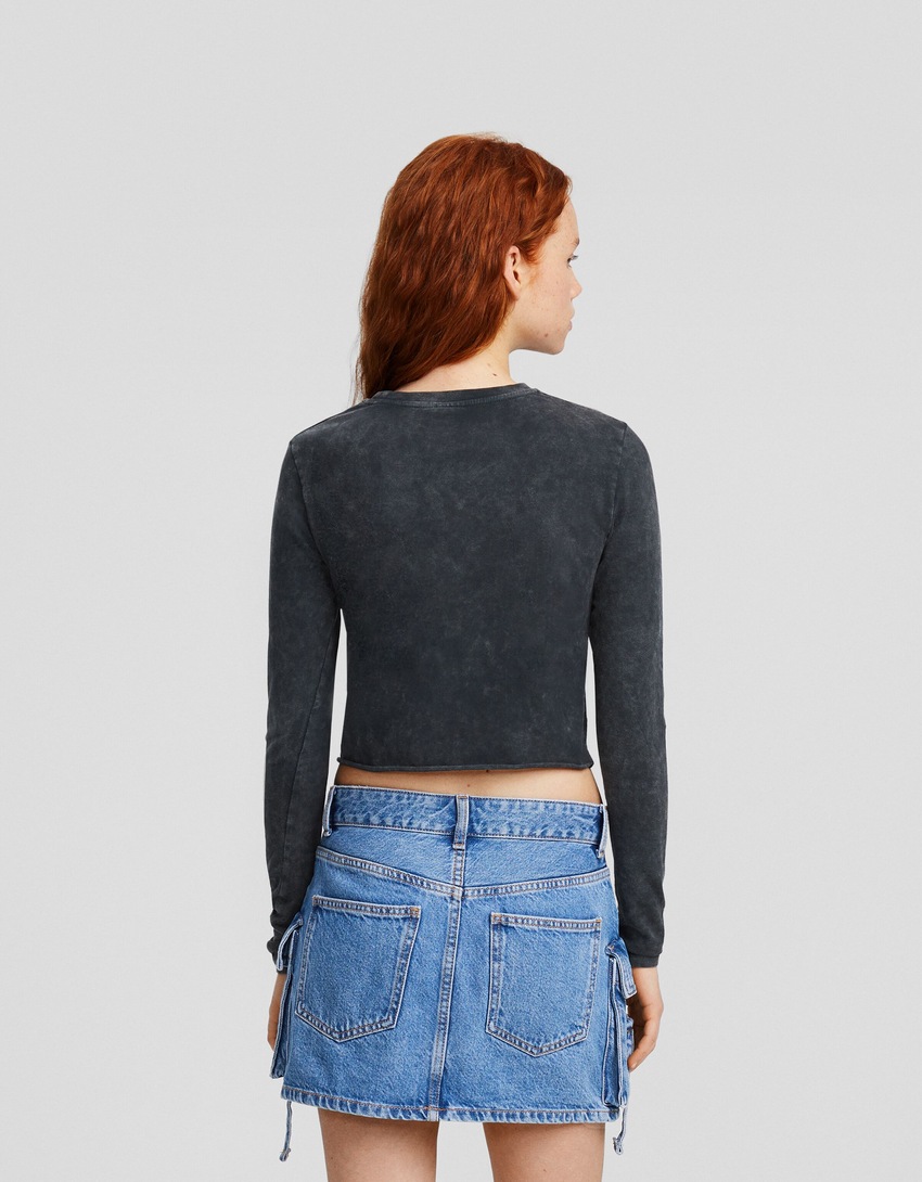 Camiseta cropped de manga comprida estampada