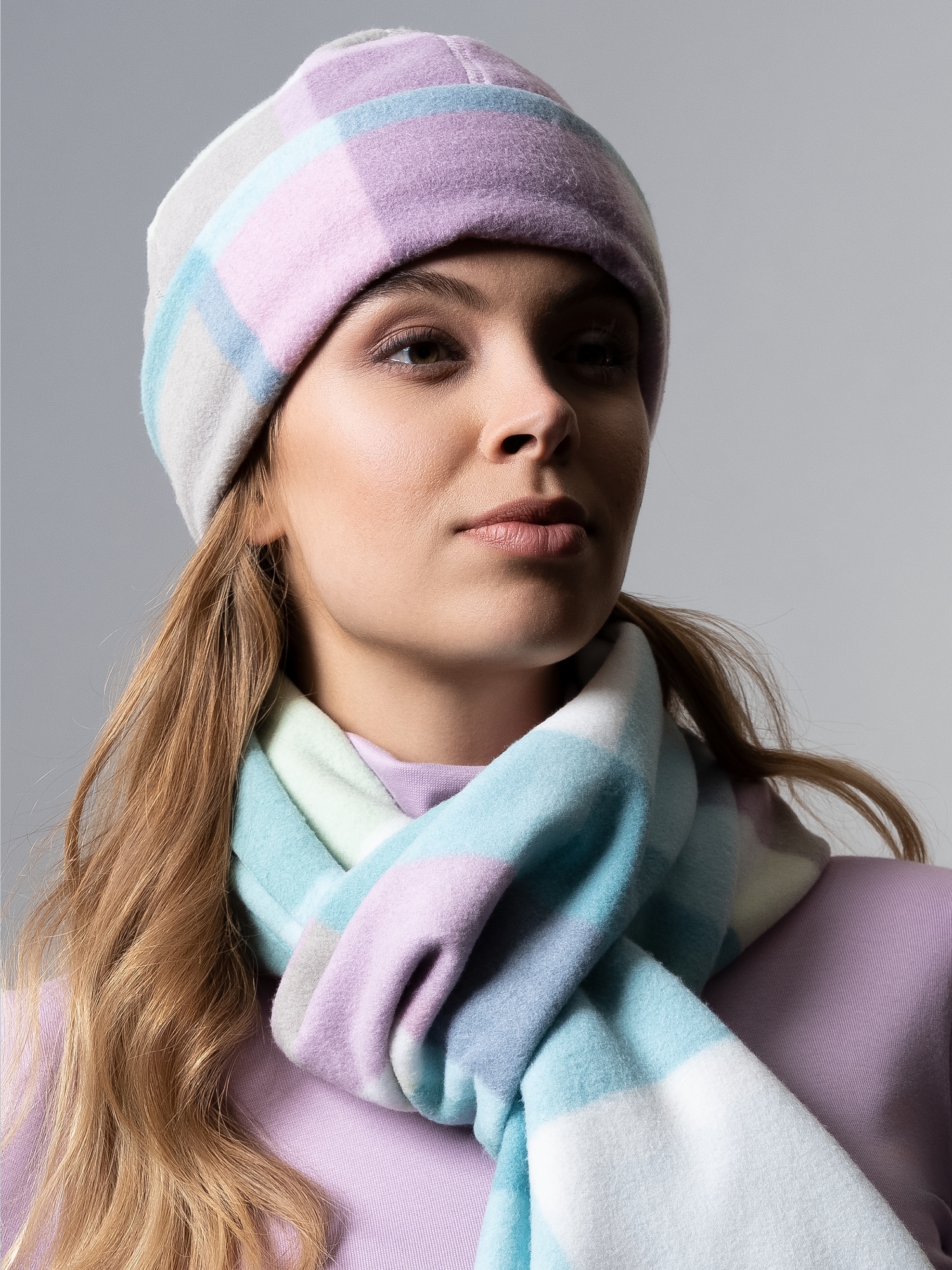 Fleece-Mütze mit Karo-Muster Orchidee