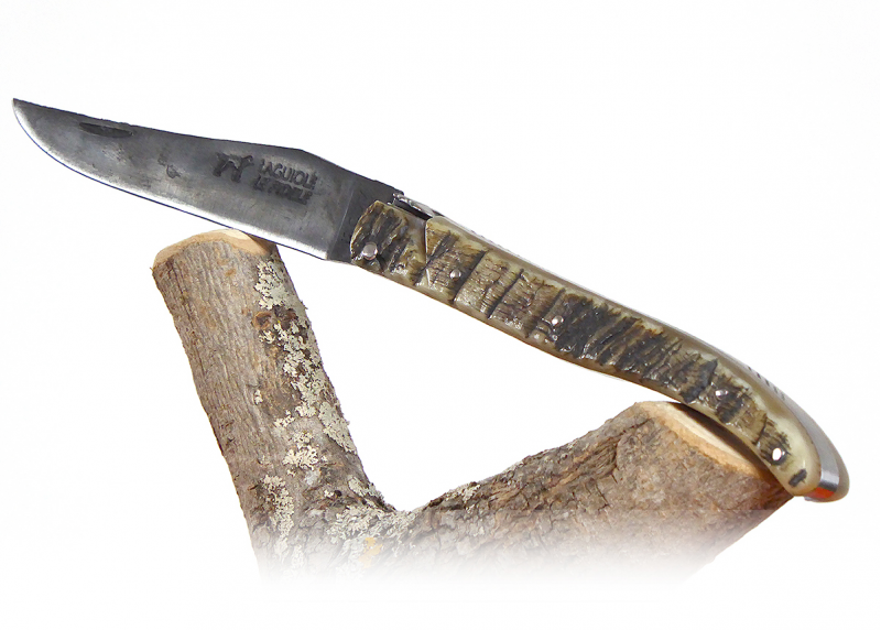 Couteau Laguiole avec un manche en Corne de bélier et lame brute
