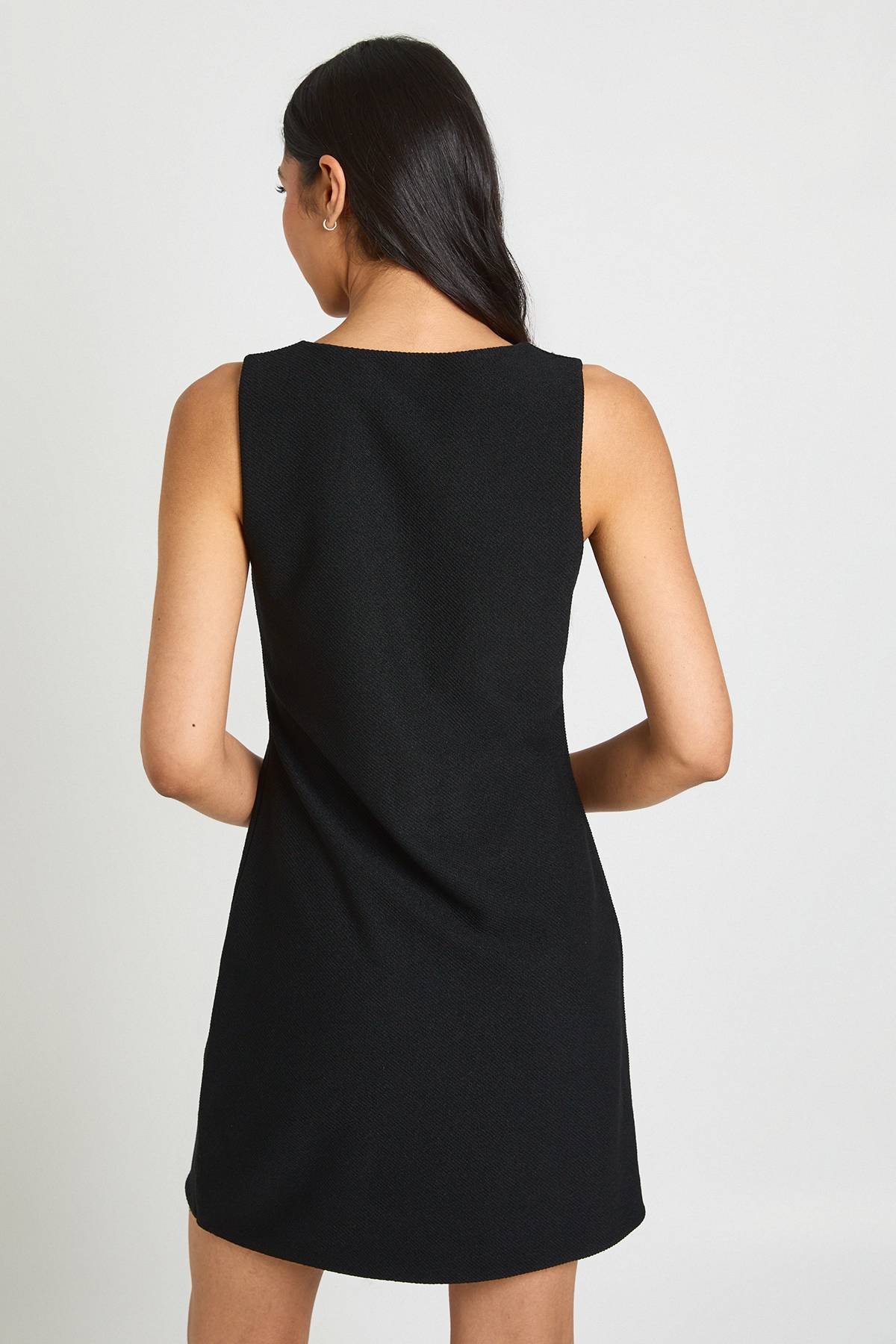boohoo Robe Droite Haute Col V À Boutons Dorés