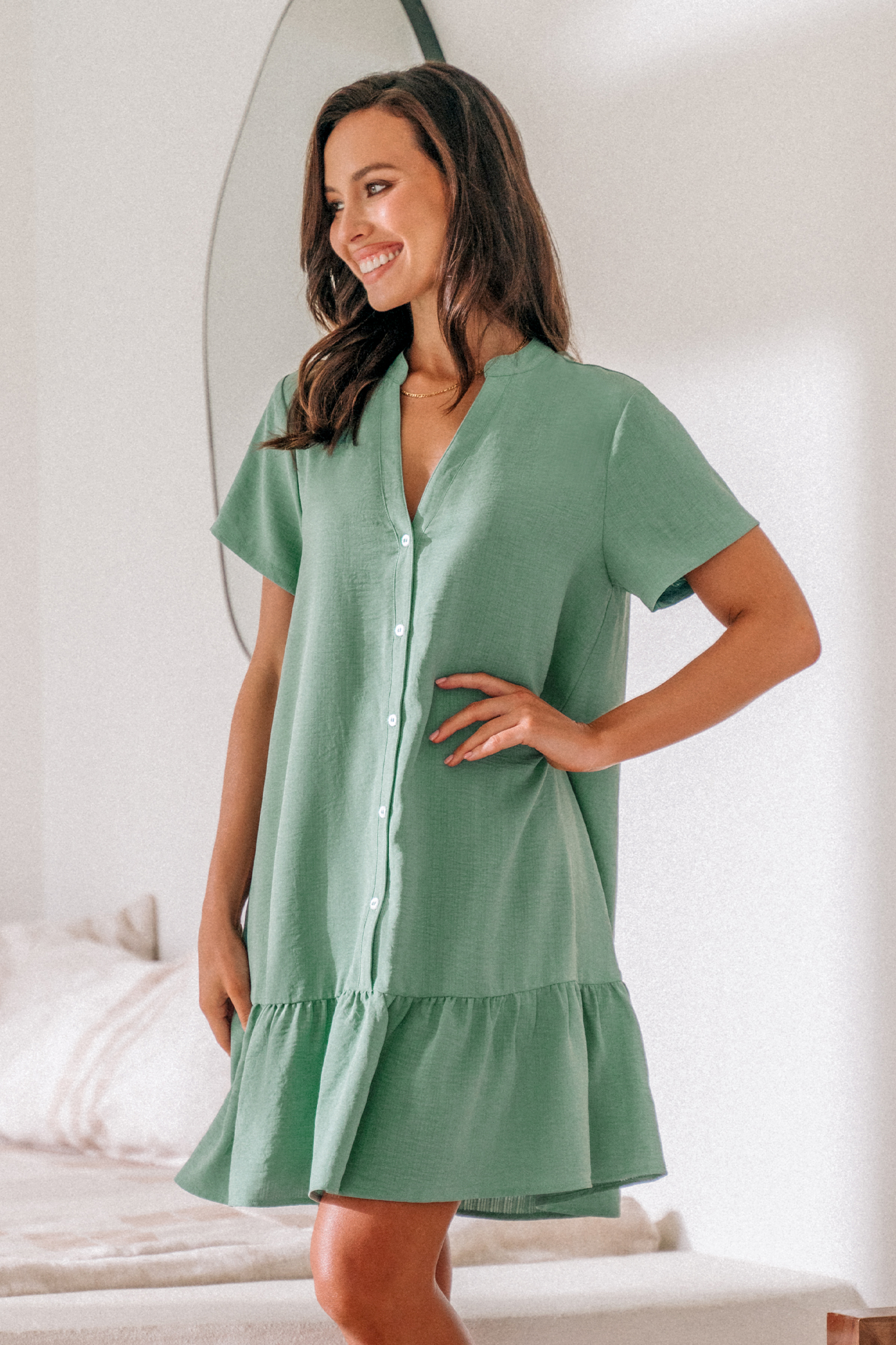 Robe mini à manches bouffantes et boutons vert tendre