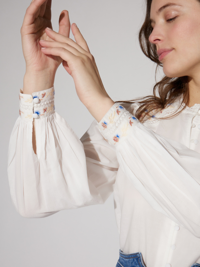 Blouse brodée 100% coton