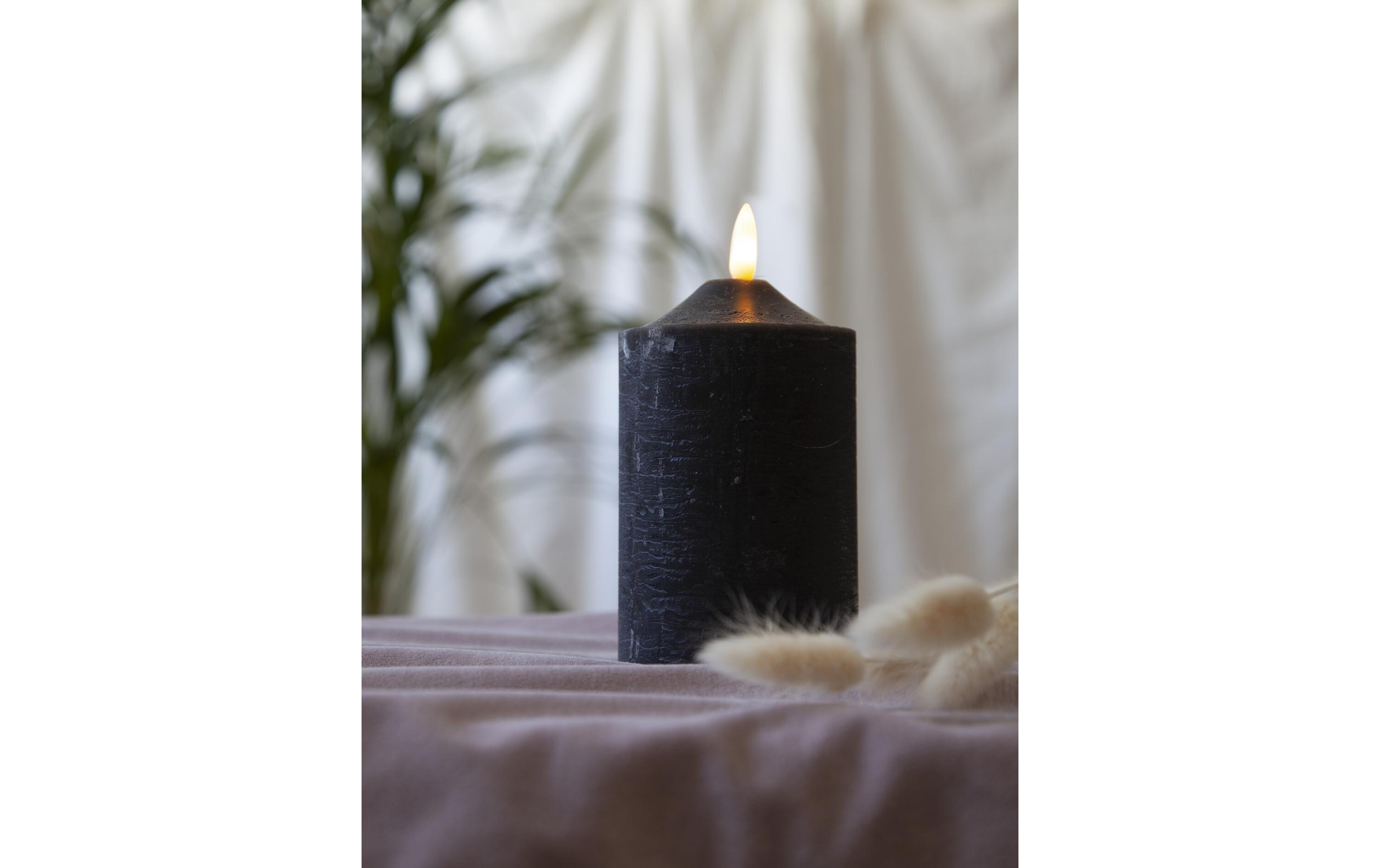 LED-Kerze Pillar Flamme Ø 7.5 x 15 cm, SchwarzLED Kerze aus Wachs