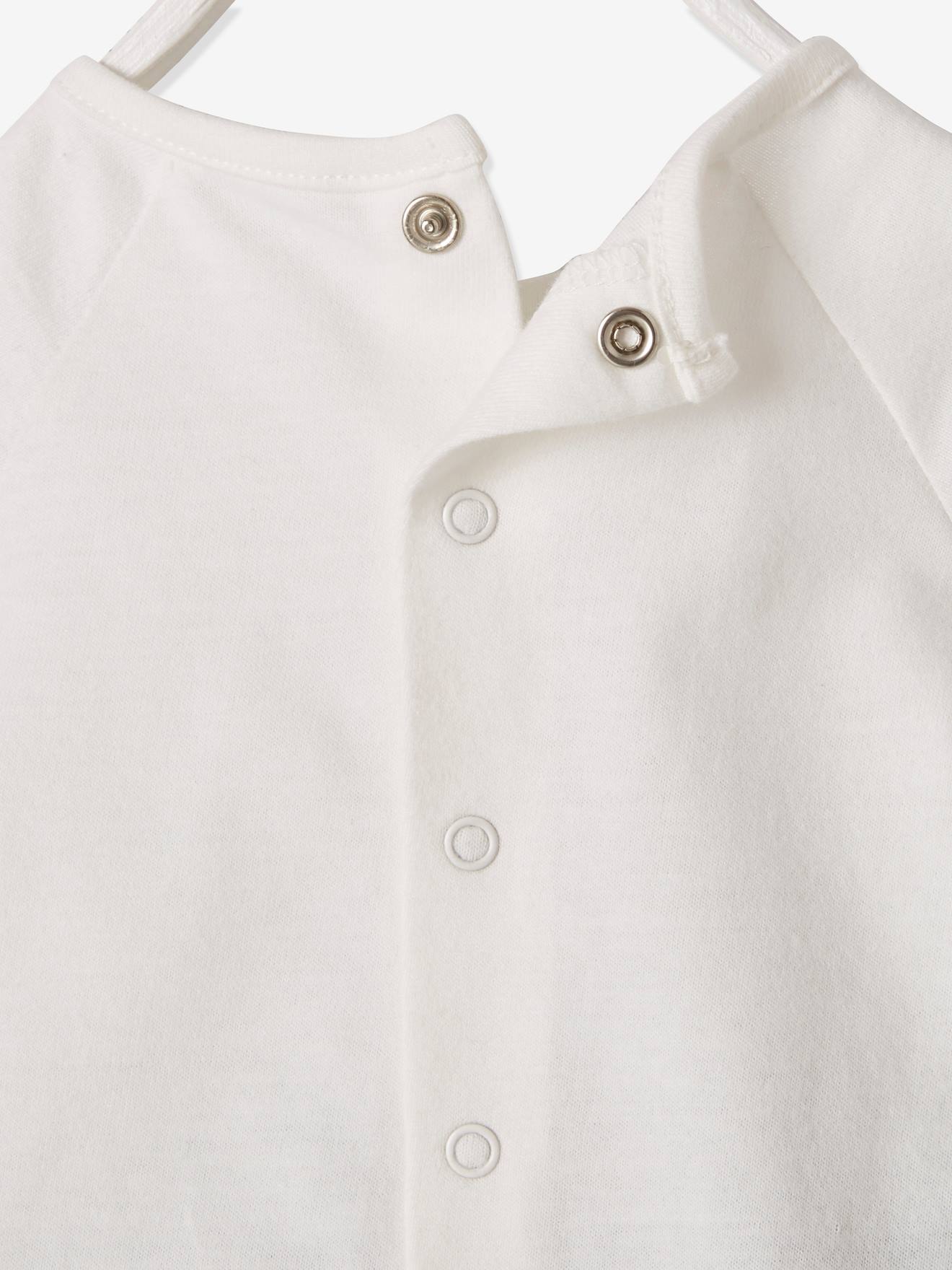 Conjunto para recém-nascido composto por camiseta e shorts para ocasiões formais, na cor marrom.