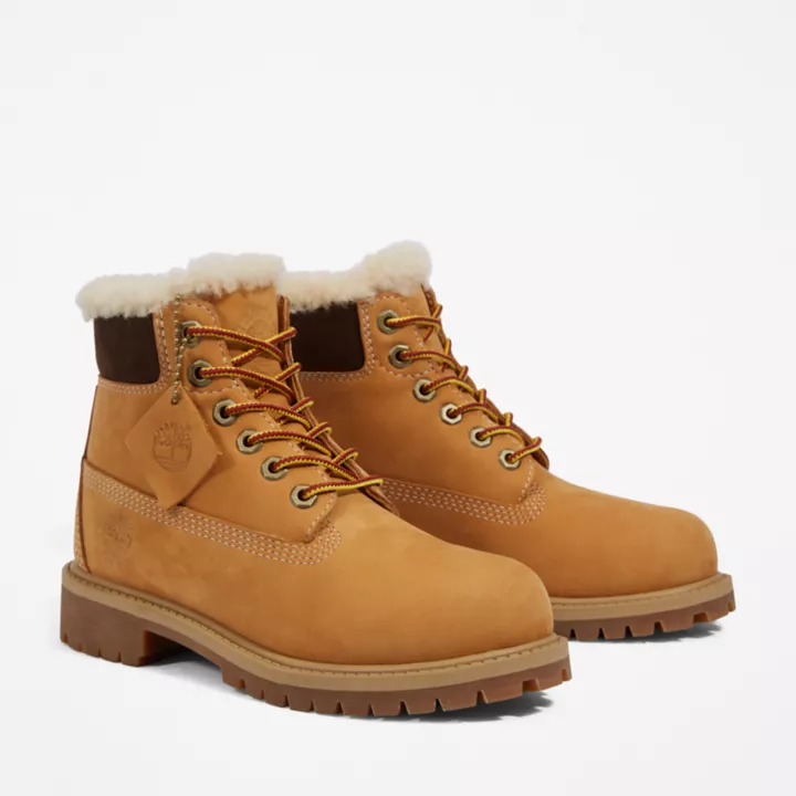 Bota de inverno Timberland Premium de 6 polegadas para jovens, na cor amarela.
