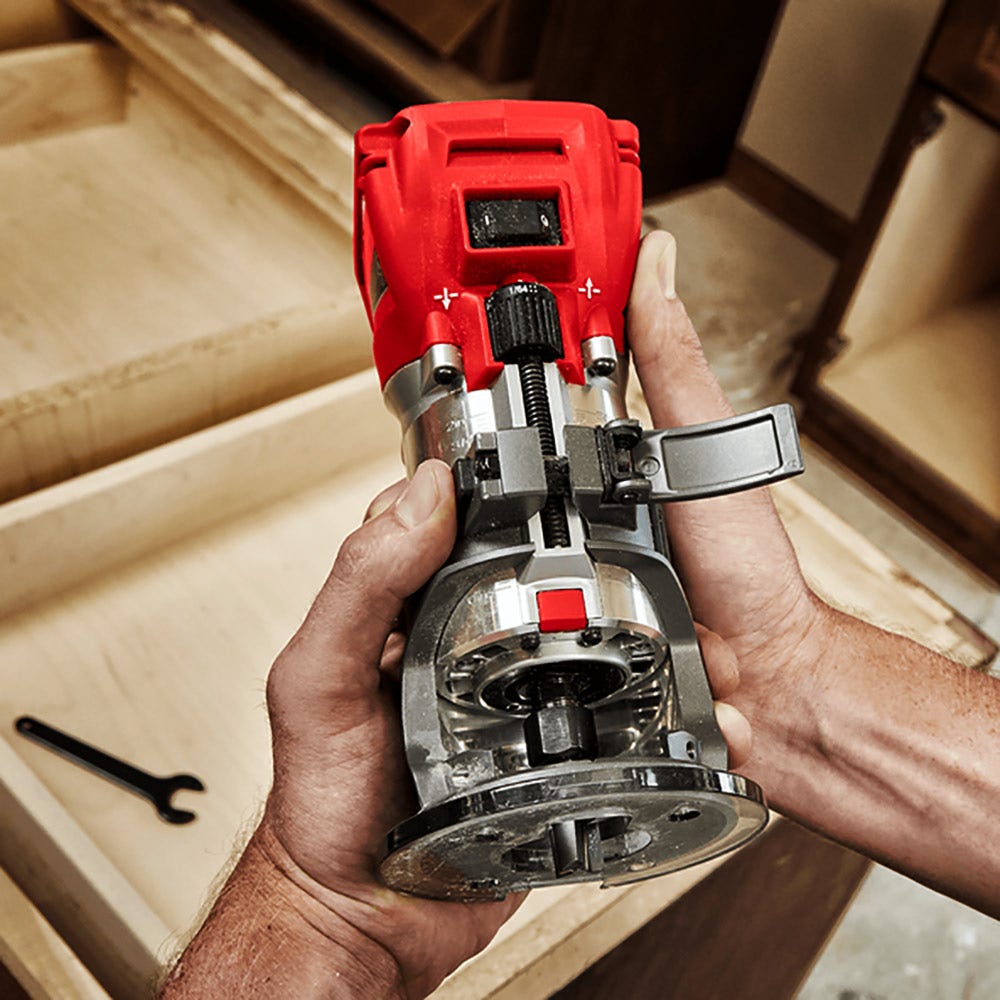 MILWAUKEE 18V FUEL™ Aparador de Revestimento Laminado M18FTR-0