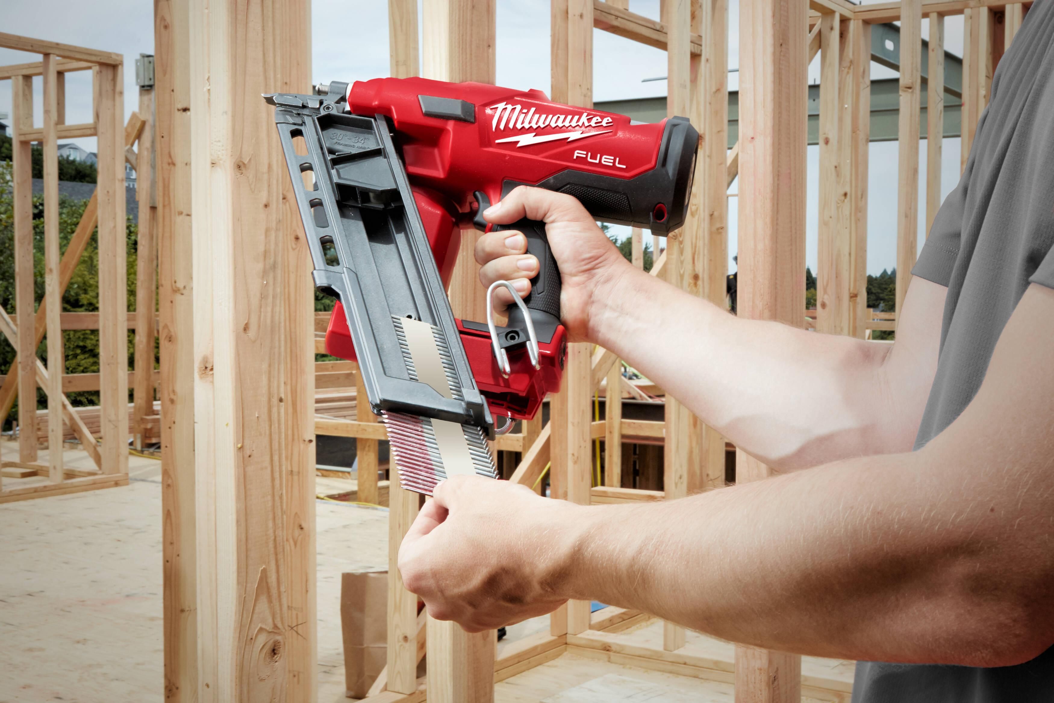Milwaukee M18 FUEL™ FFNS-502C Accu Constructie Tacker enkelschot 18V 5.0Ah in koffer - 4933478302
