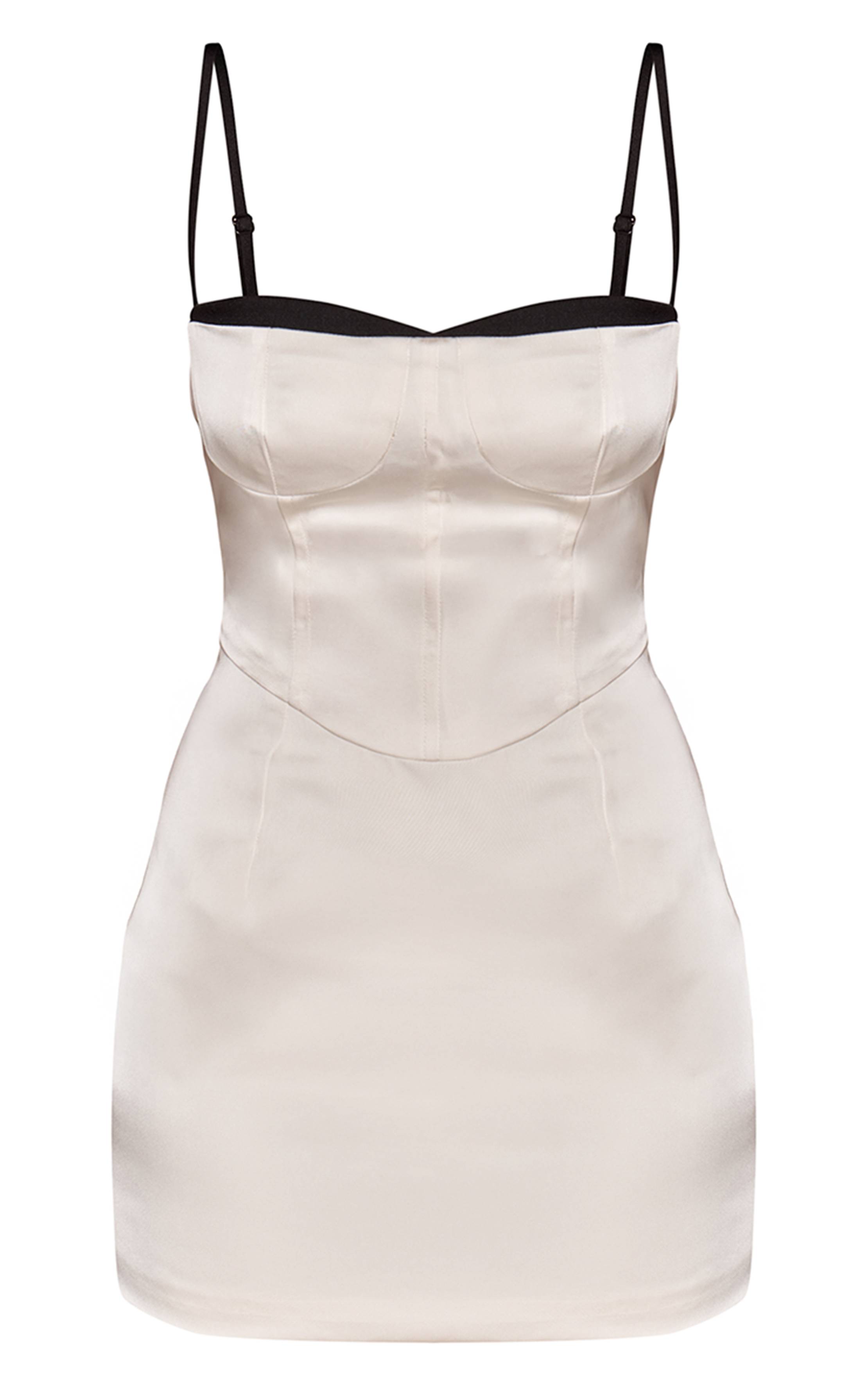 Crème Robe Courte En Satin À Bretelles Spaghetti Avec Bonnets Contrastés
