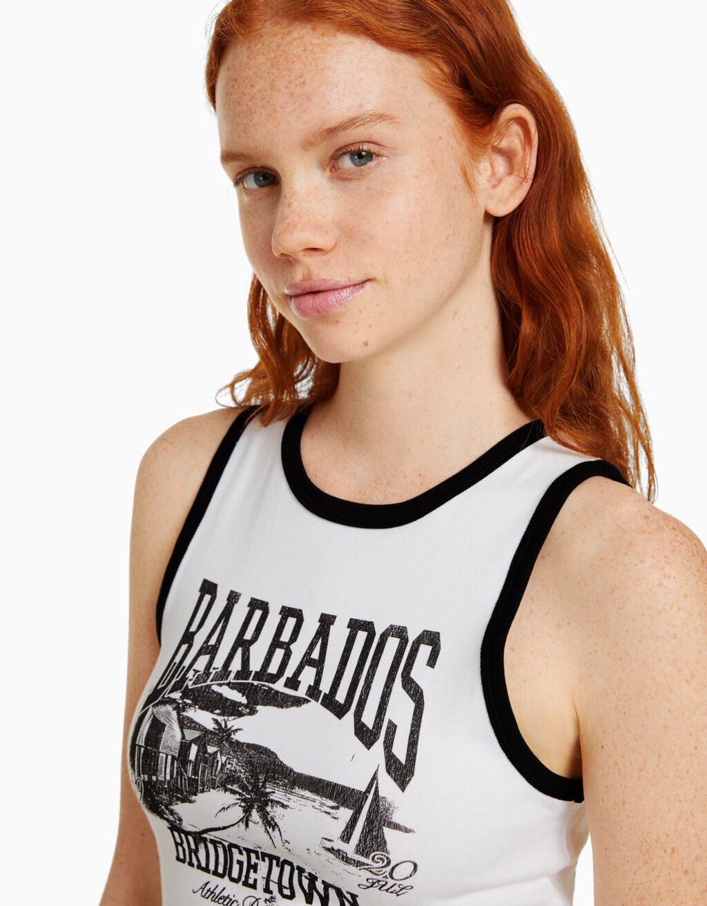 Camiseta cropped estampada sem mangas