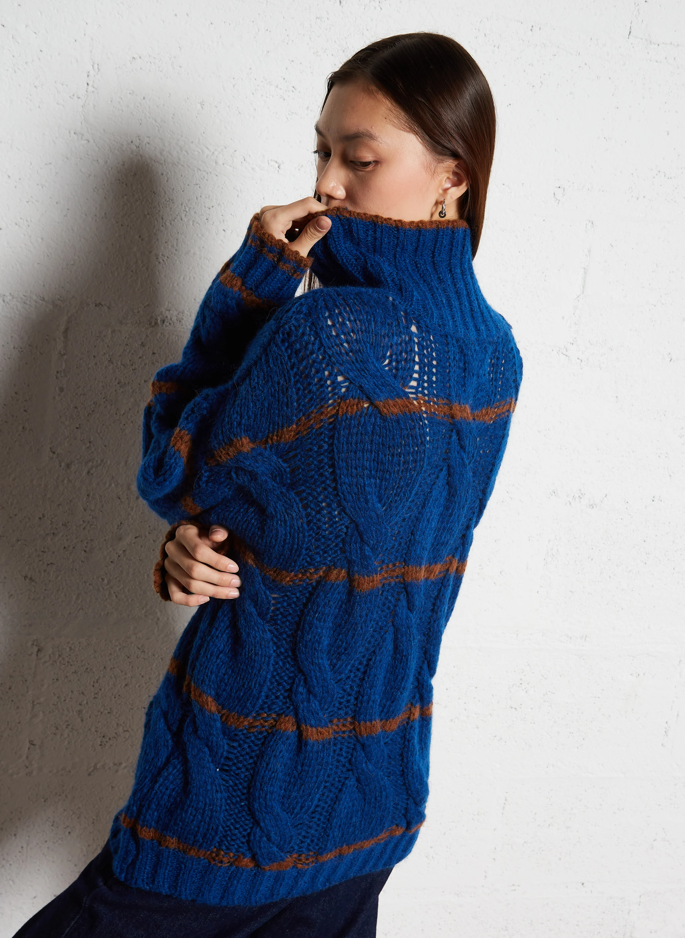 MELODIE - Pull ample col montant rayé en laine mélangée | Bleu