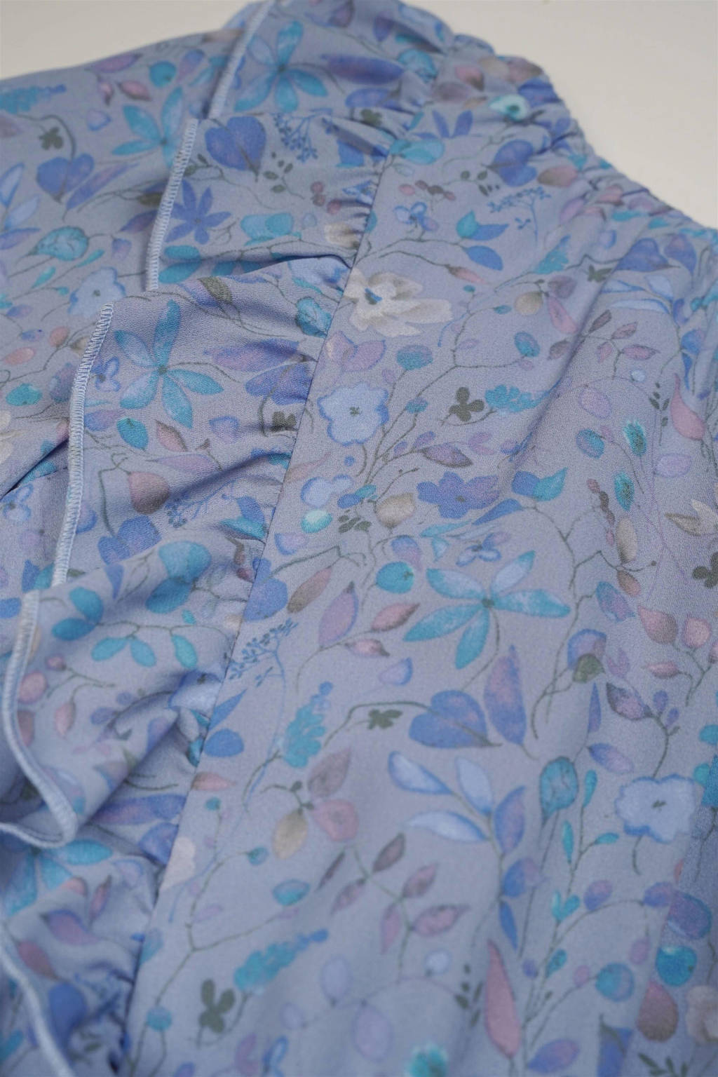 NONO gebloemde jumpsuit Sasia van polyester lichtblauw