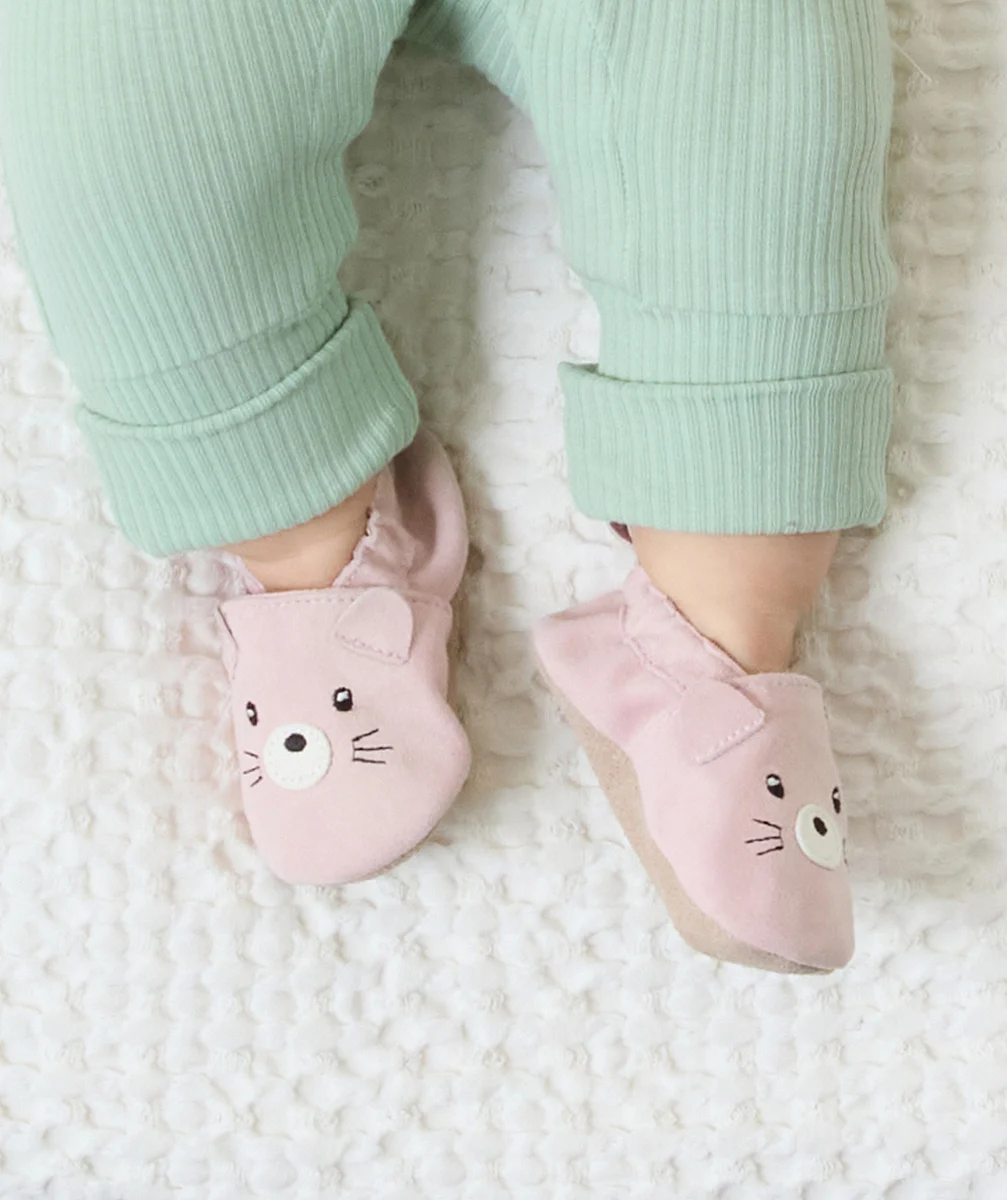 CHAUSSONS EN CUIR BÉBÉ FILLE ROSE AVEC MOTIF OURS