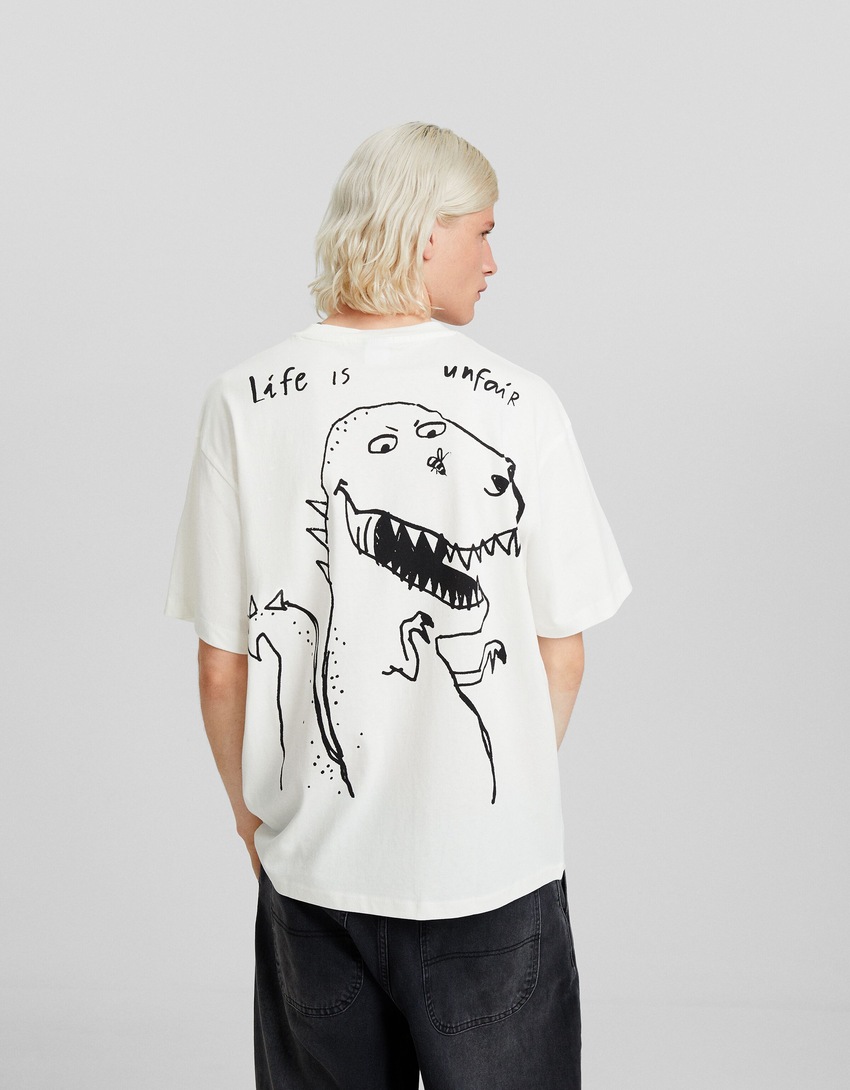 Camiseta de manga curta com estampa e modelagem quadrada