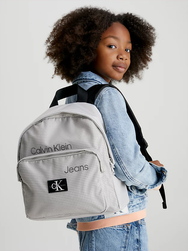 Mochila infantil feita de poliéster reciclado