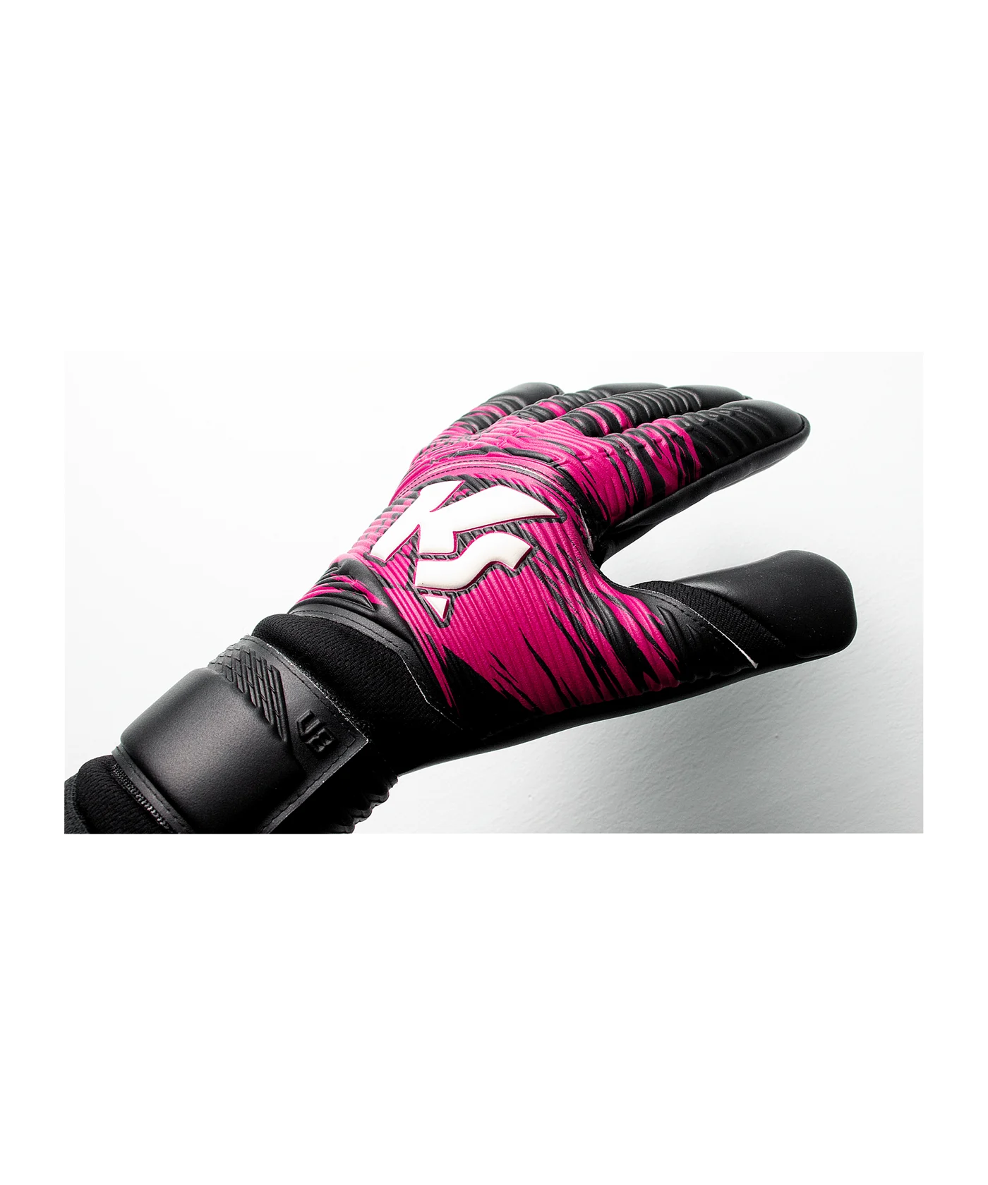KEEPERsport Varan8 Pro NC Resist Torwarthandschuhe Schwarz F210