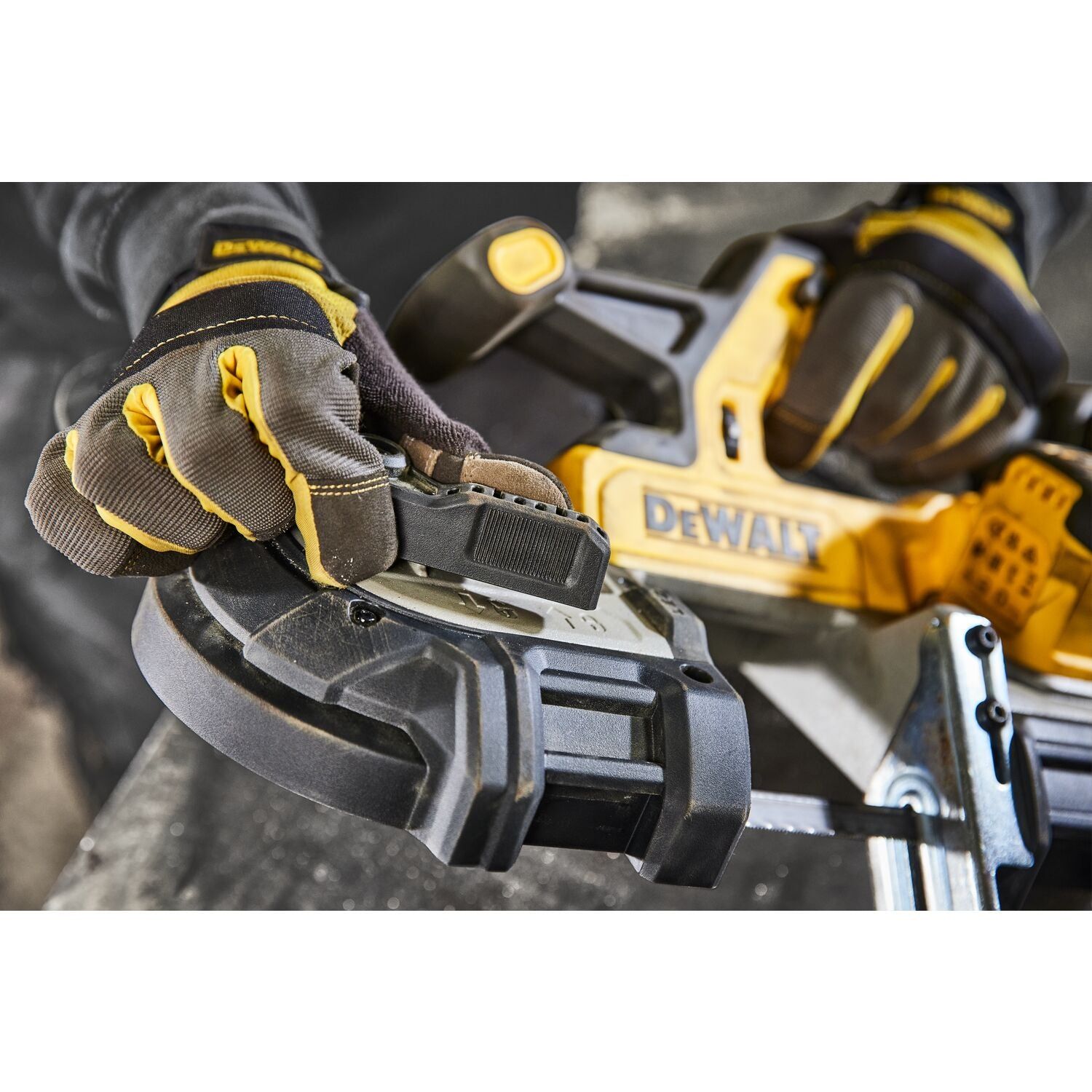 DeWALT DCS378N Accu middelgrote bandzaag 18V XR Basic Body